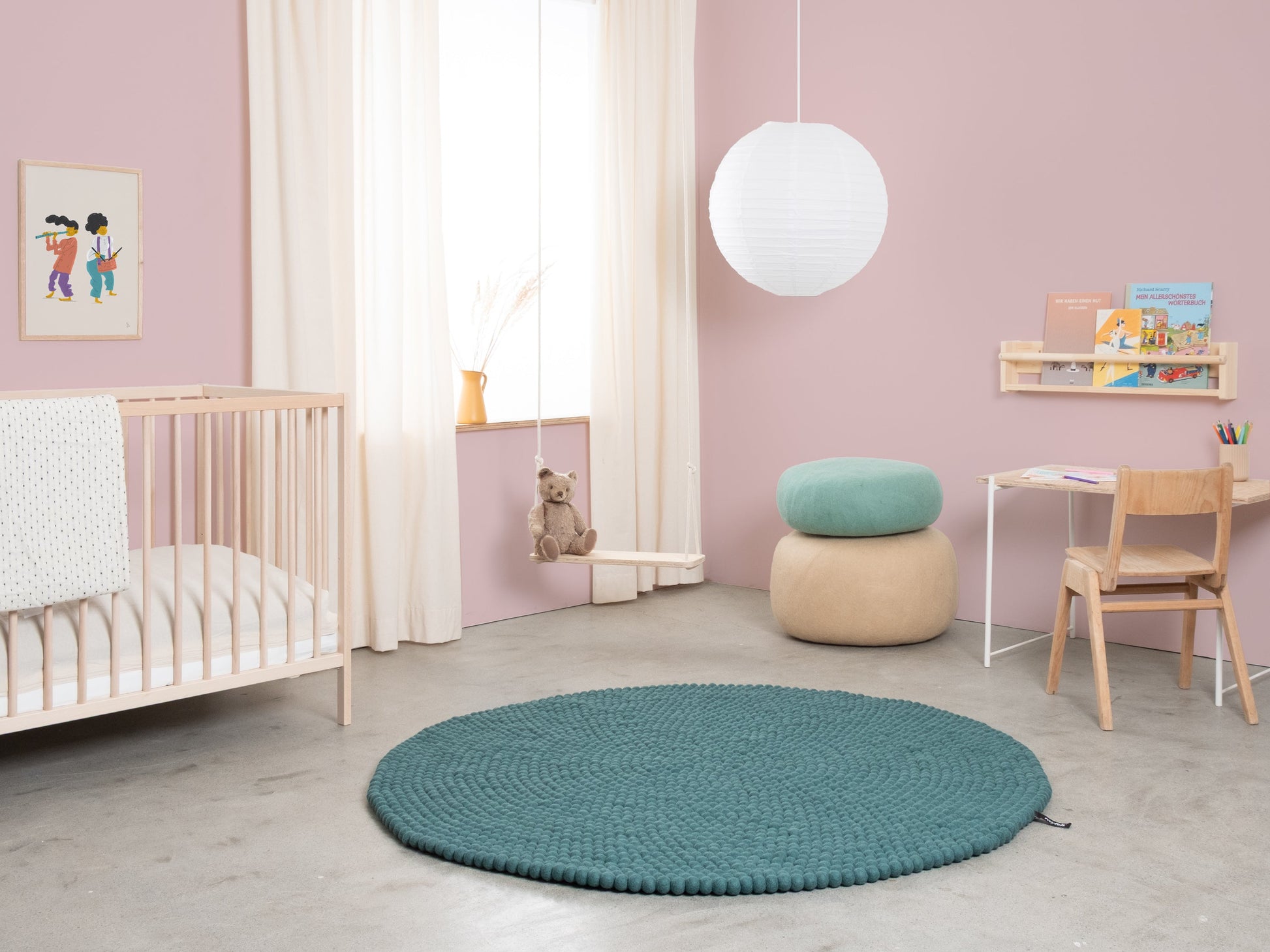 myfelt Noah Filzkugelteppich Blau, Rot aus Schurwolle – Bild 2