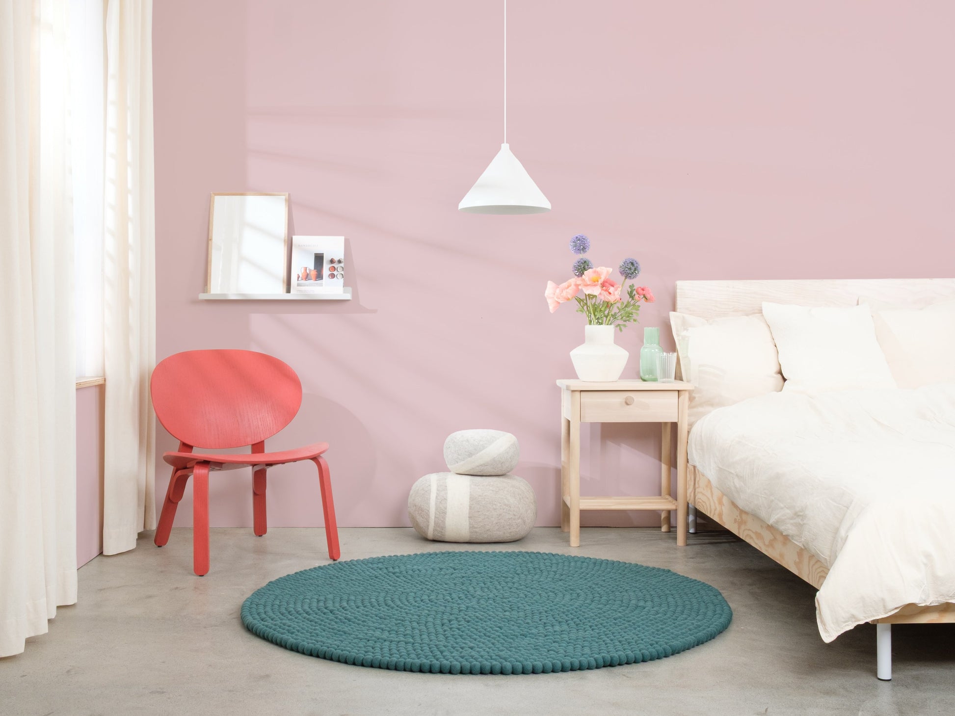 myfelt Noah Filzkugelteppich Blau, Rot aus Schurwolle – Bild 4