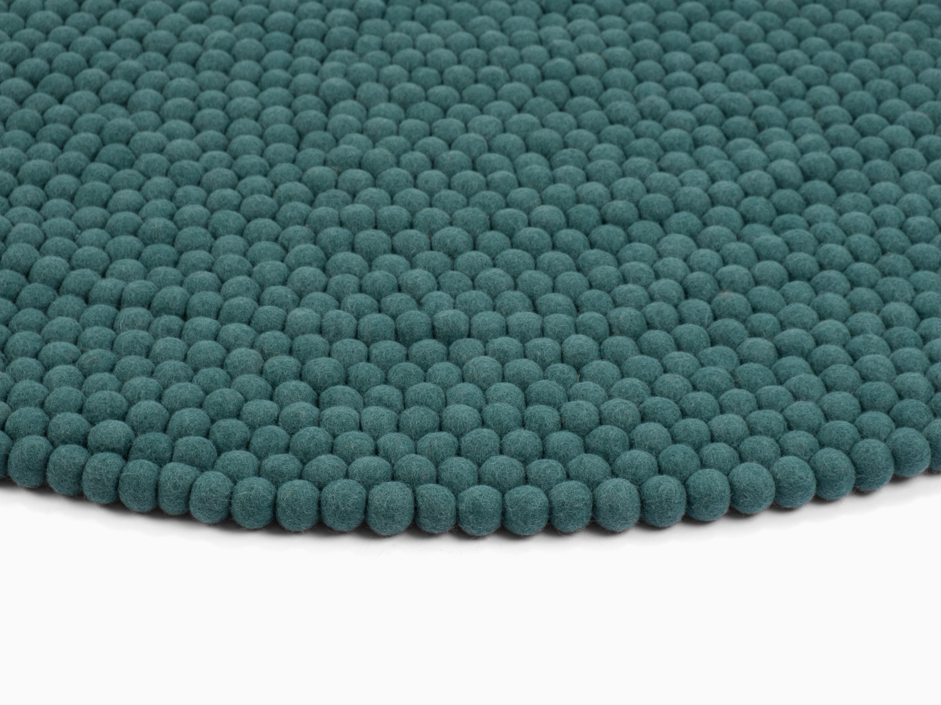 myfelt Noah Filzkugelteppich Blau, Rot aus Schurwolle – Bild 8