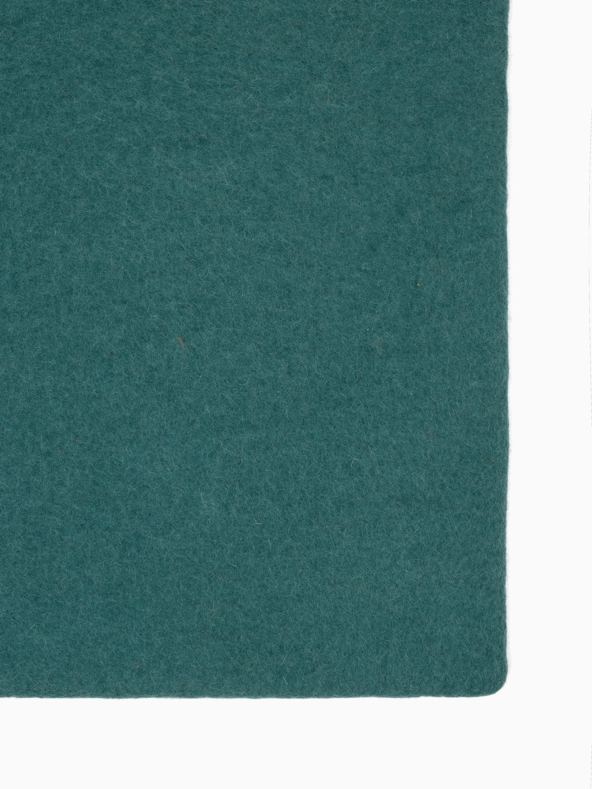 myfelt Noah Filzkugelteppich Blau, Rot aus Schurwolle – Bild 5