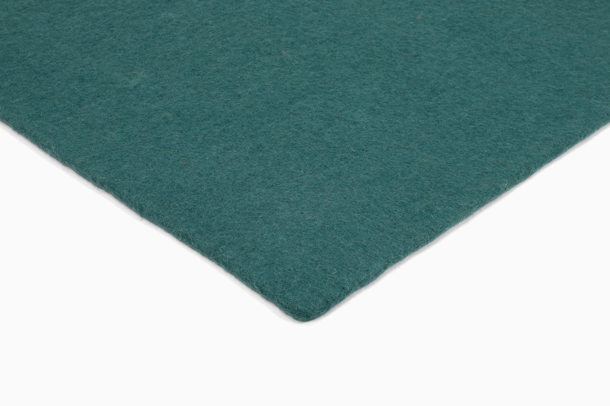 myfelt Noah Filzkugelteppich Blau, Rot aus Schurwolle – Bild 6