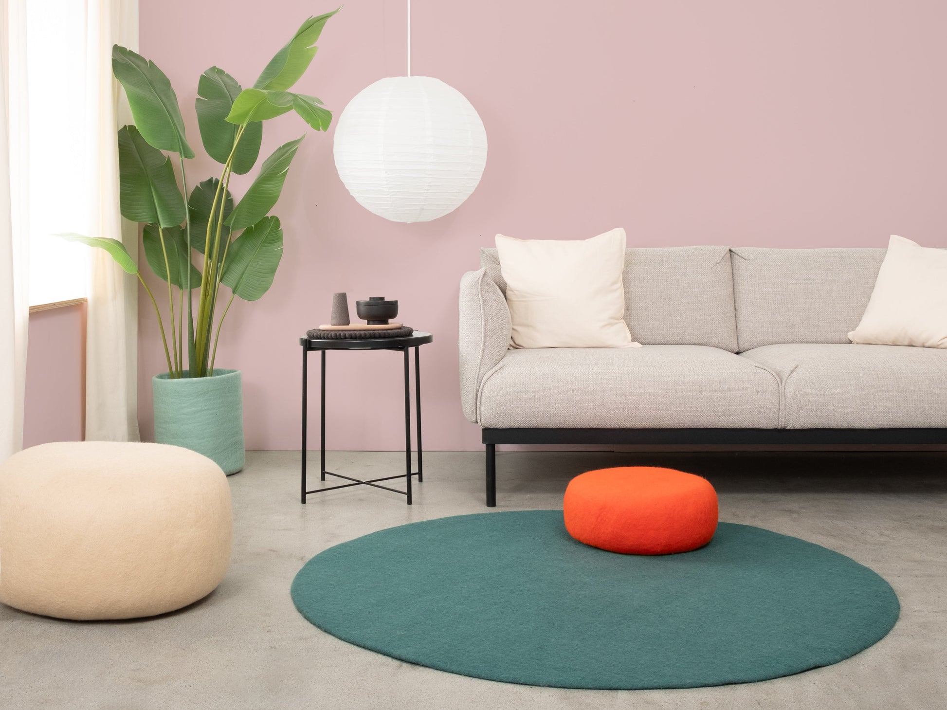 myfelt Noah Filzkugelteppich Blau, Rot aus Schurwolle – Bild 4