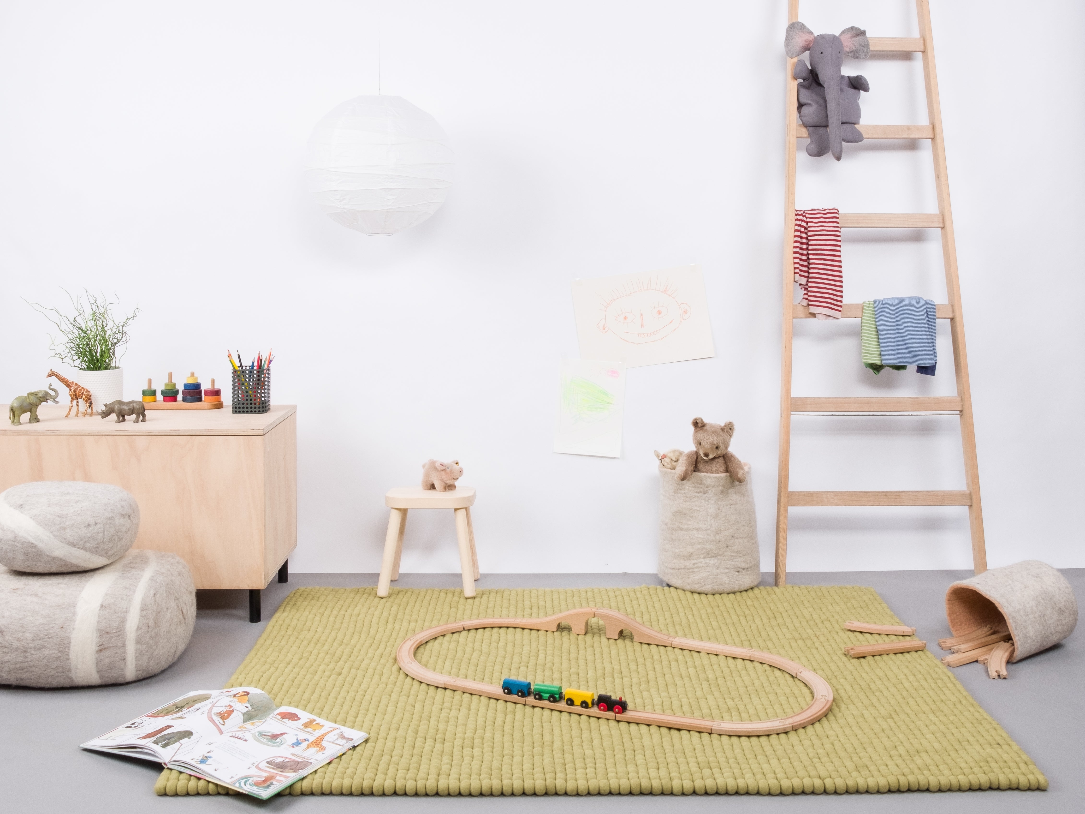 myfelt Pitt Filzkugelteppich Grün aus Schurwolle – Bild 3