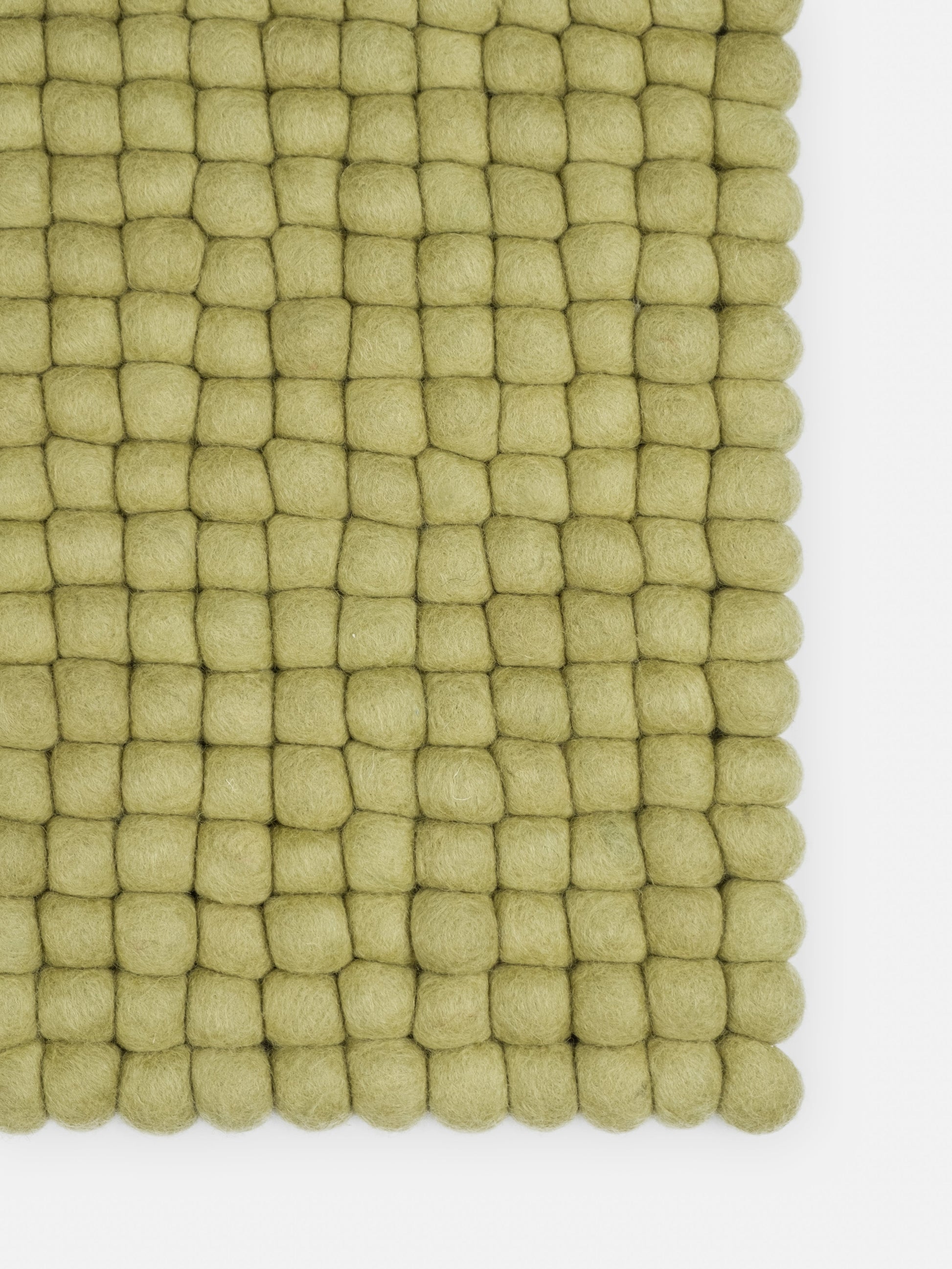 myfelt Pitt Filzkugelteppich Grün aus Schurwolle – Bild 8