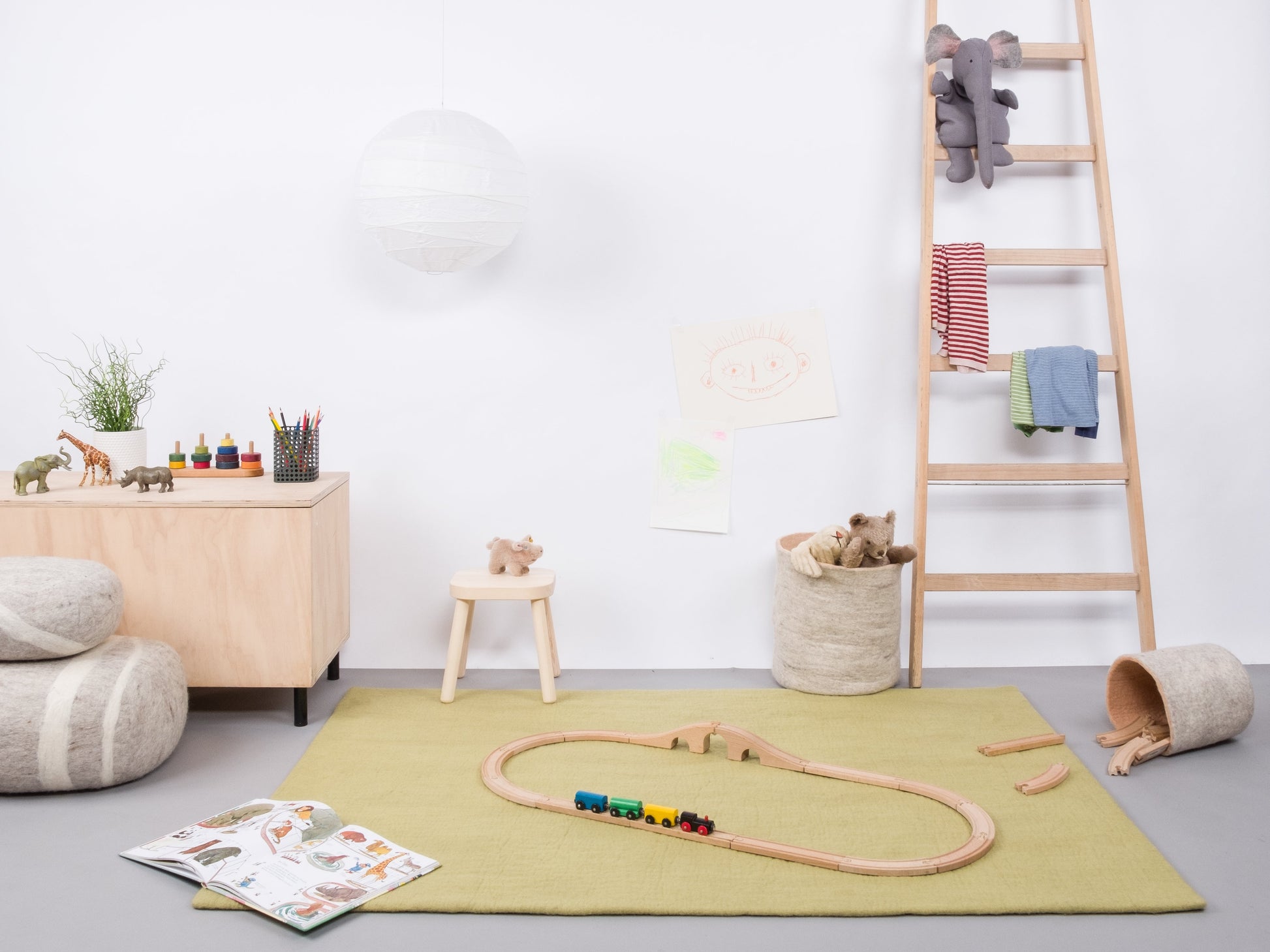 myfelt Pitt Filzkugelteppich Grün aus Schurwolle – Bild 5