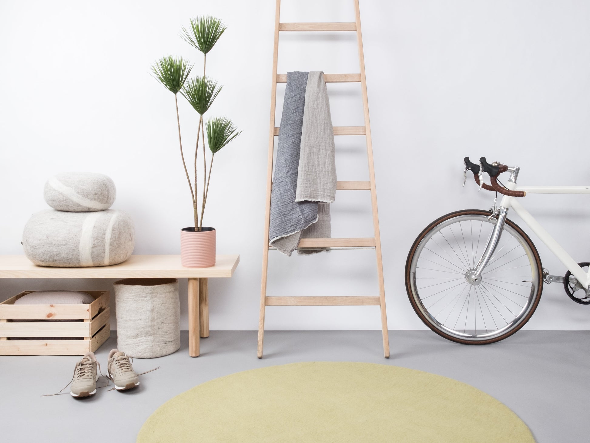 myfelt Pitt Filzkugelteppich Grün aus Schurwolle – Bild 3