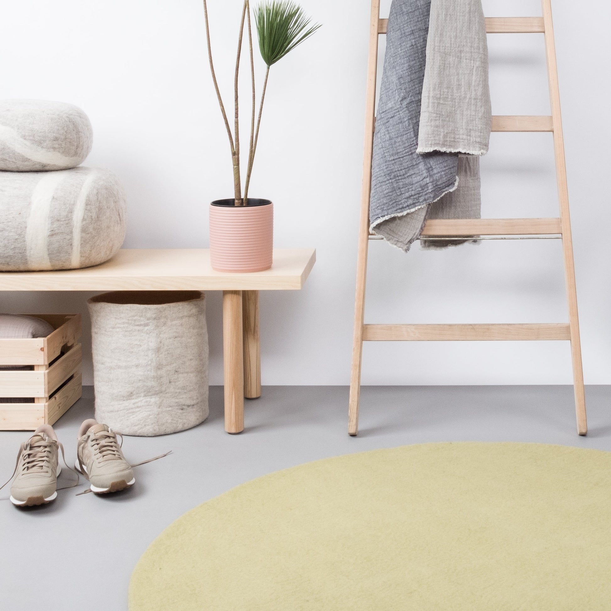 myfelt Pitt Filzkugelteppich Grün aus Schurwolle – Bild 6