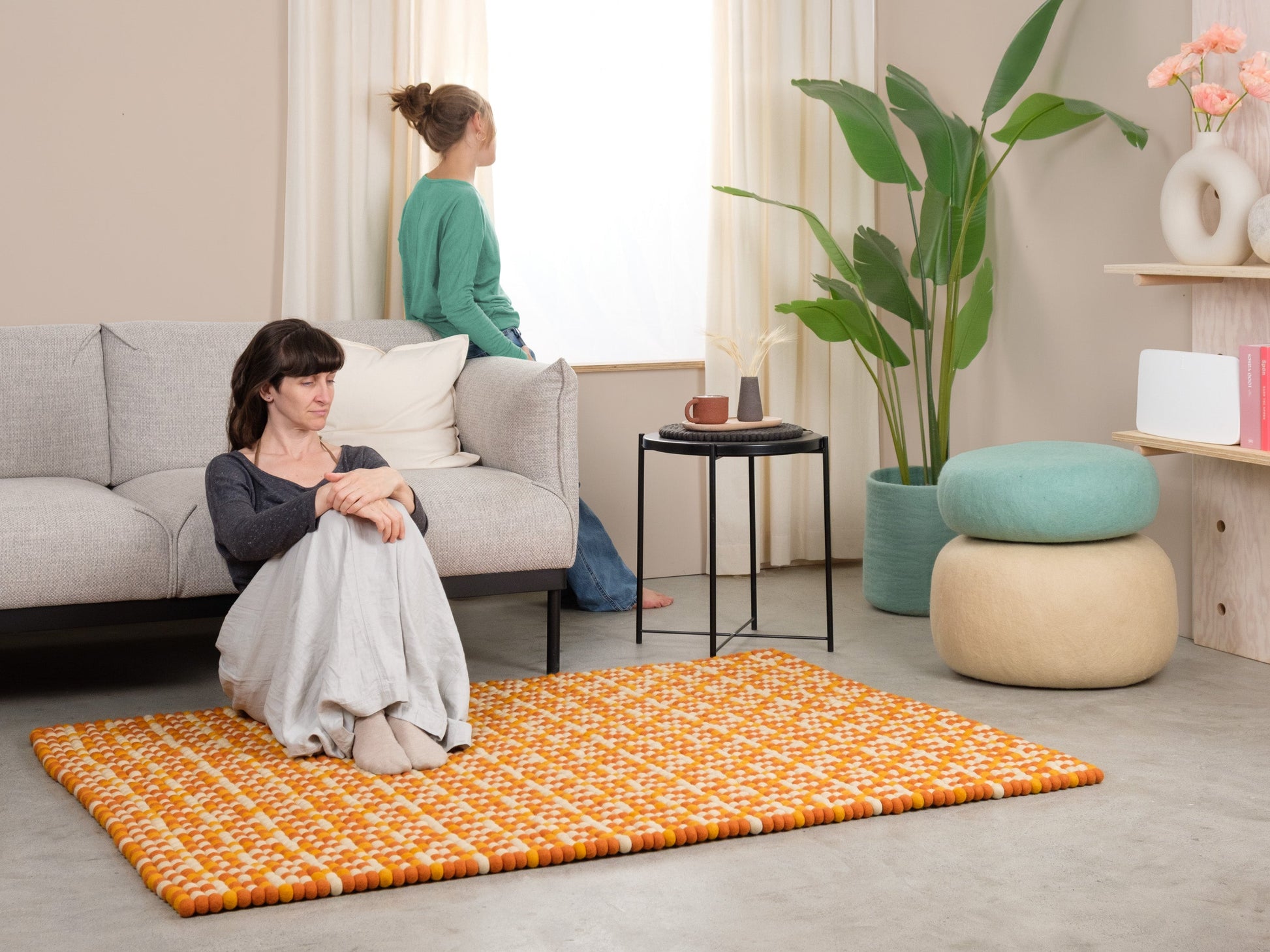 myfelt Lucia Filzkugelteppich Braun aus Schurwolle – Bild 2
