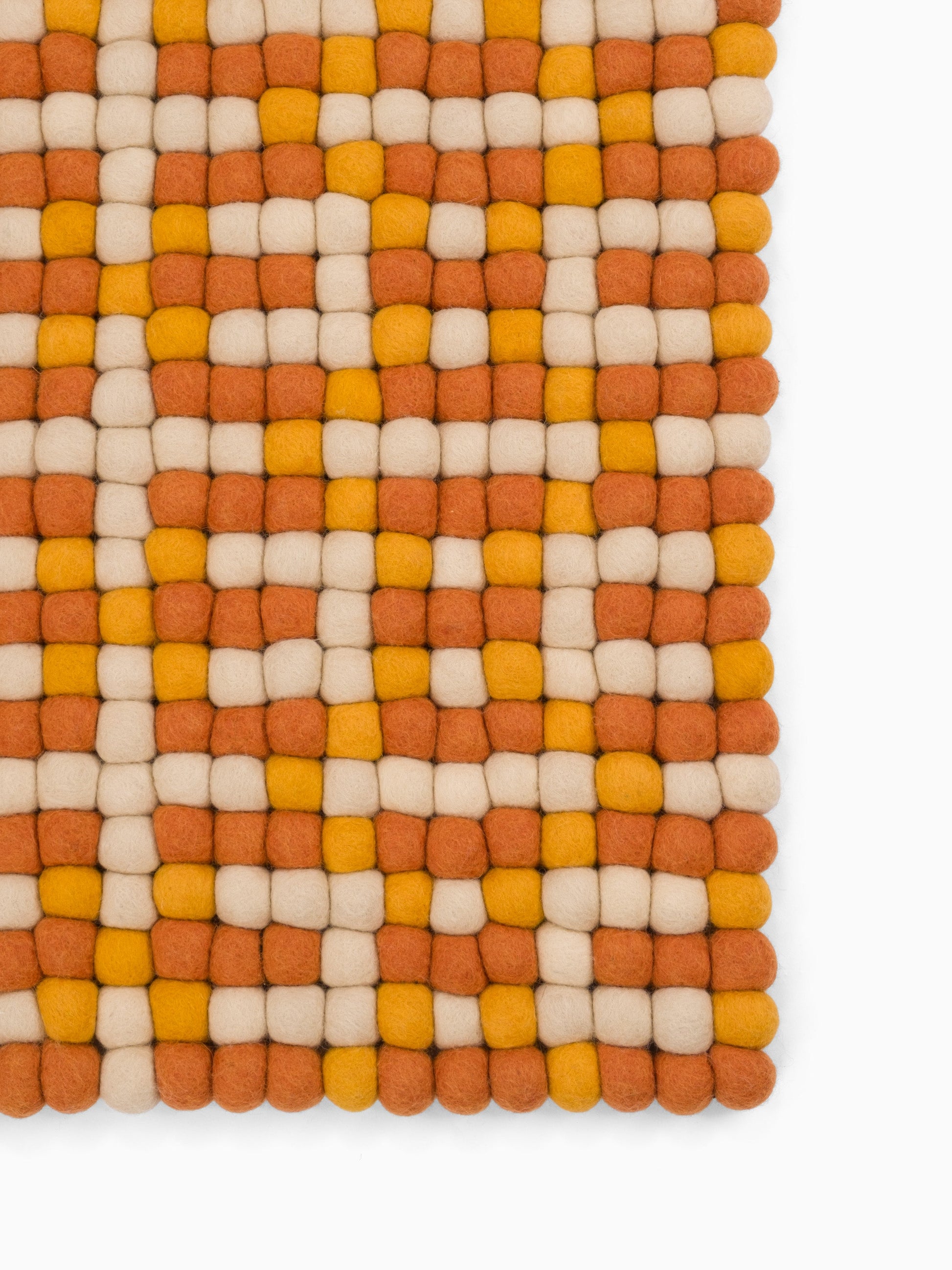 myfelt Lucia Filzkugelteppich Braun aus Schurwolle – Bild 8