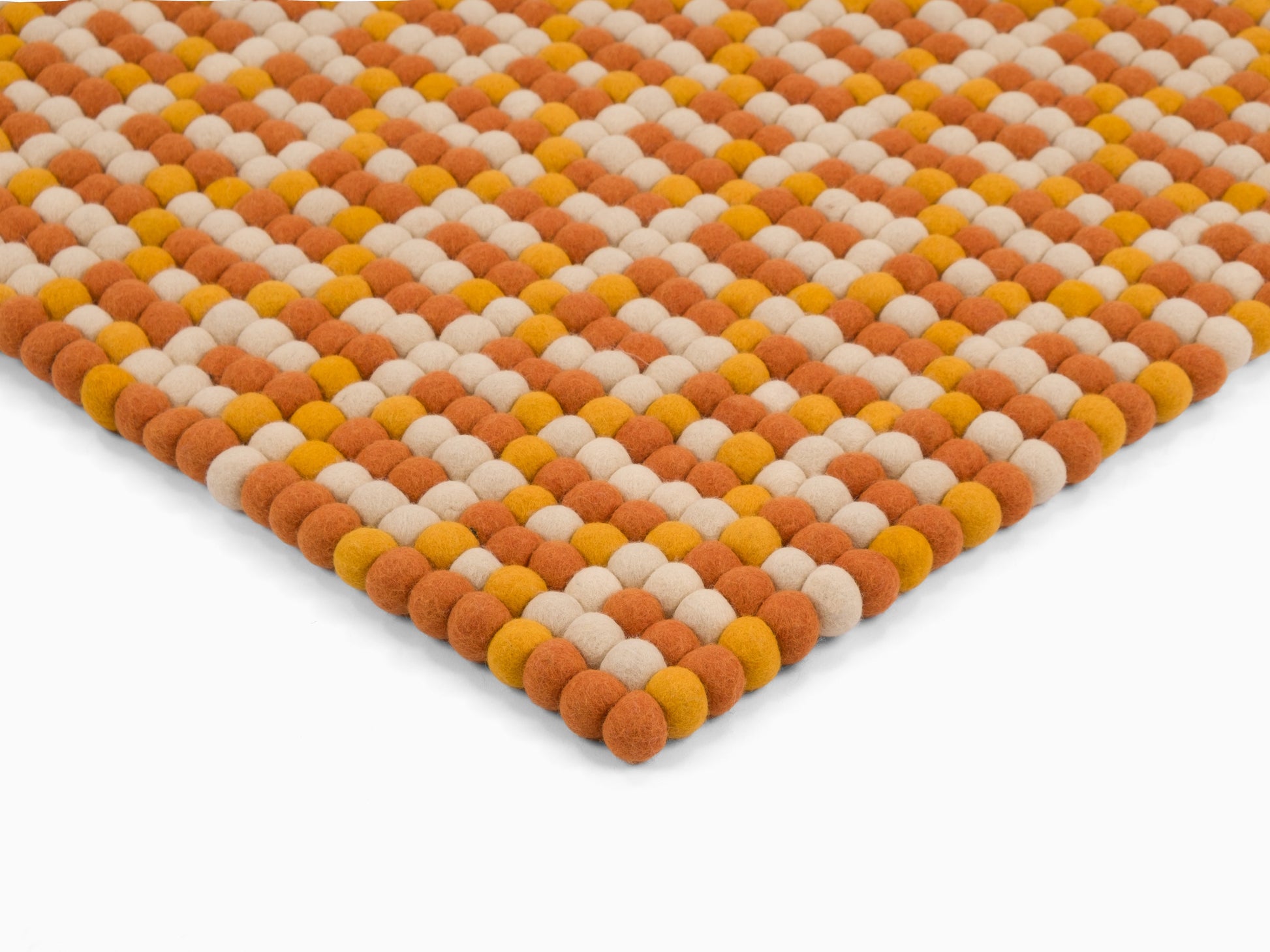 myfelt Lucia Filzkugelteppich Braun aus Schurwolle – Bild 7
