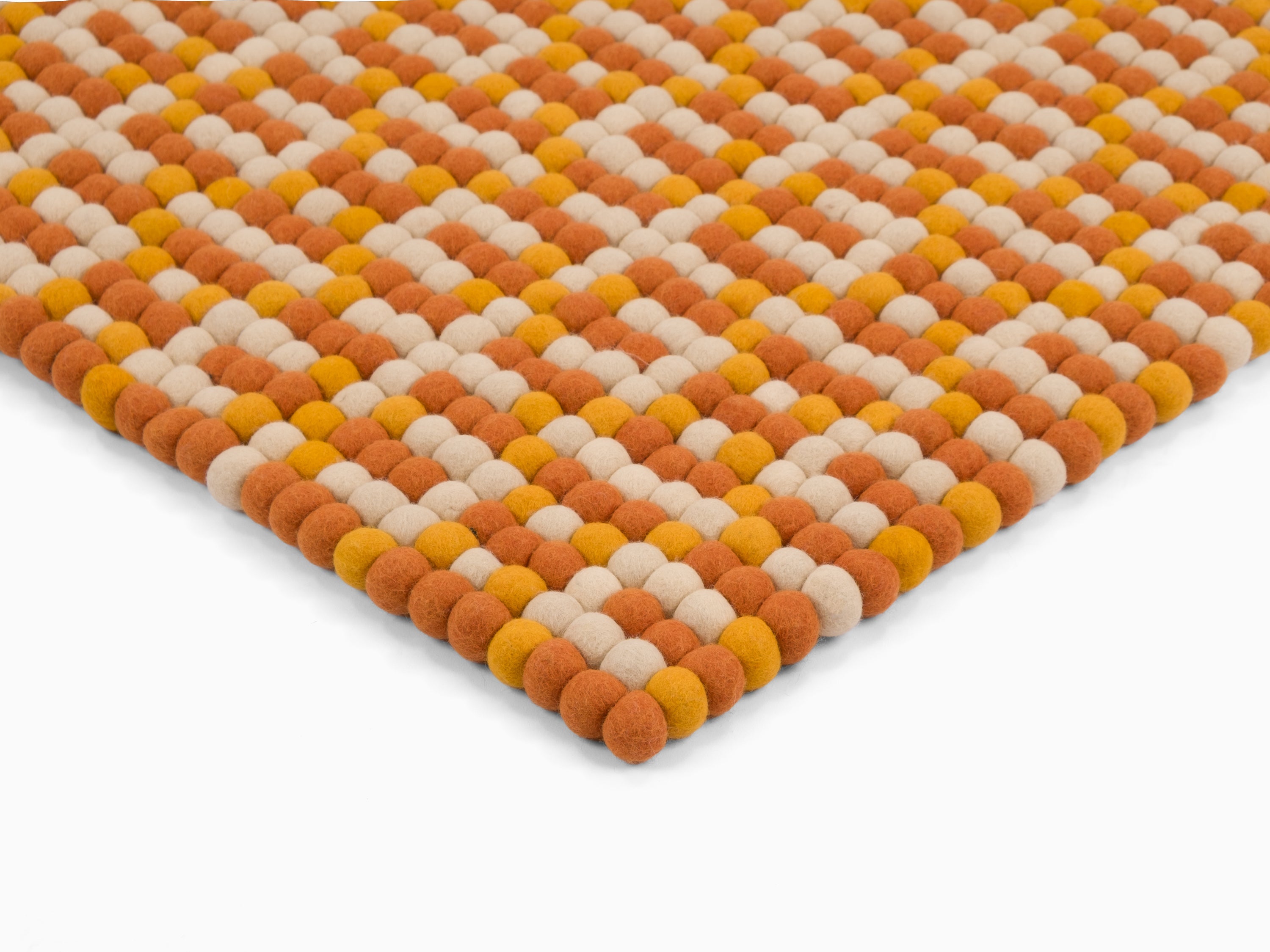 myfelt Lucia Filzkugelteppich Braun aus Schurwolle – Bild 7
