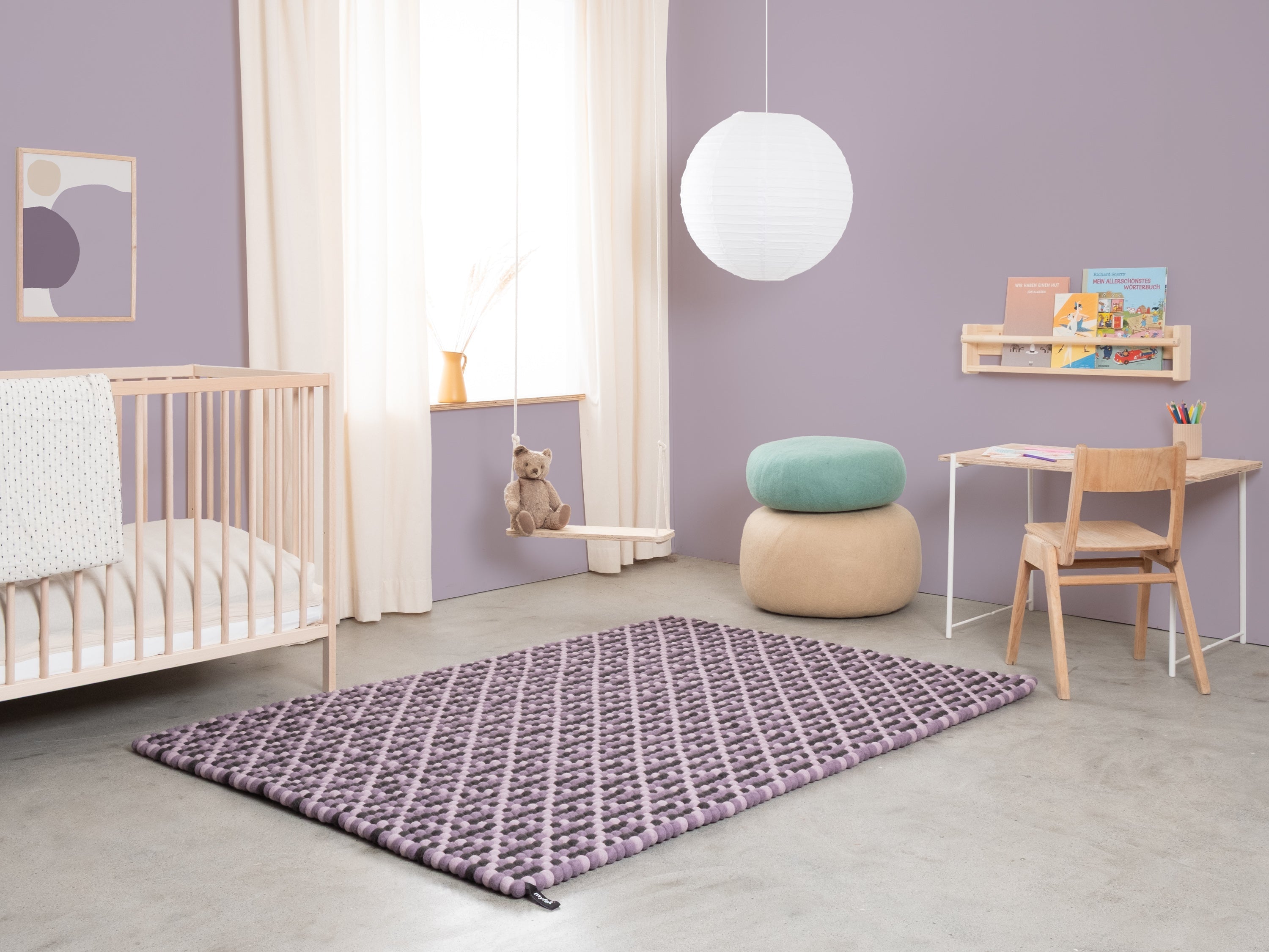 myfelt Maria Filzkugelteppich Grau, Lila, Schwarz aus Schurwolle – Bild 4