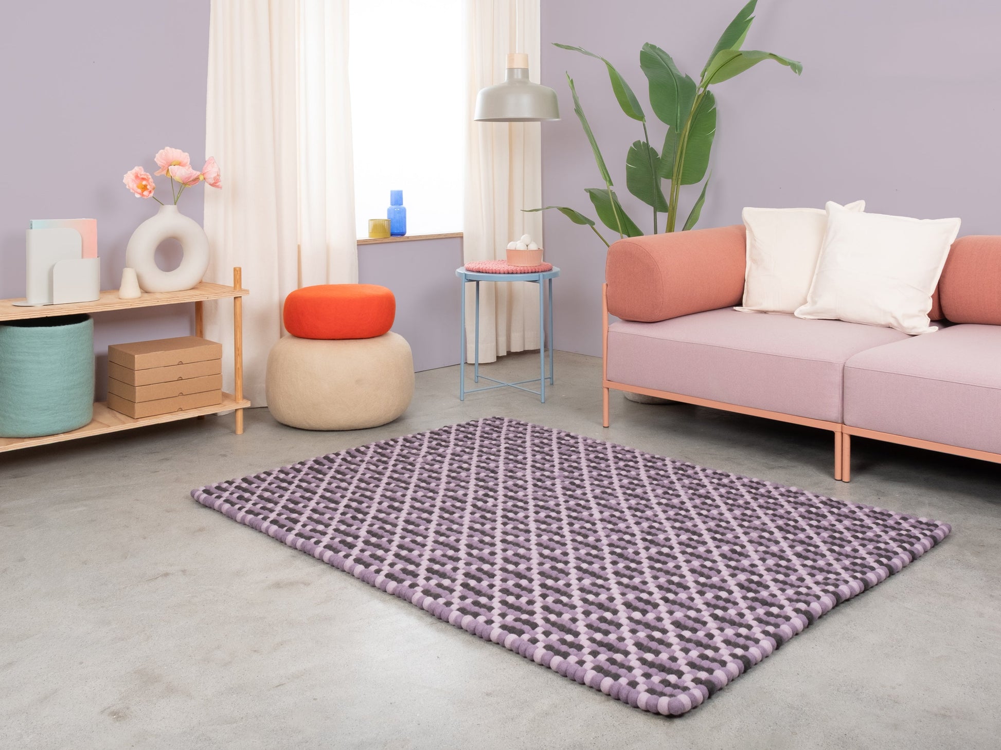myfelt Maria Filzkugelteppich Grau, Lila, Schwarz aus Schurwolle – Bild 5