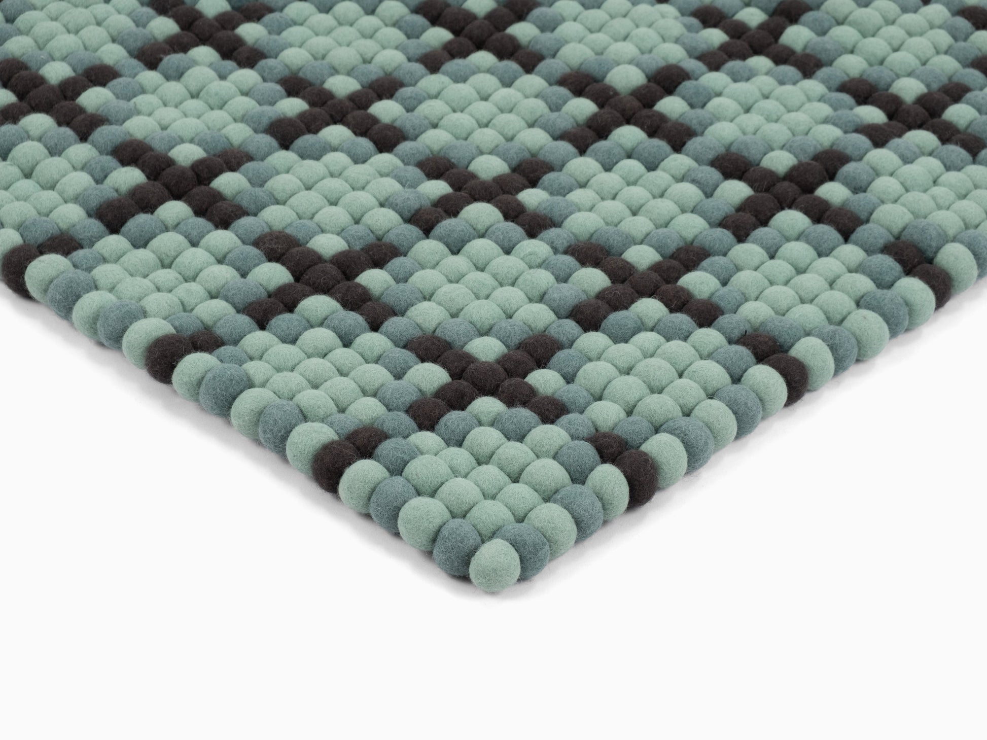 myfelt Sara Filzkugelteppich Grün, Schwarz aus Schurwolle – Bild 7