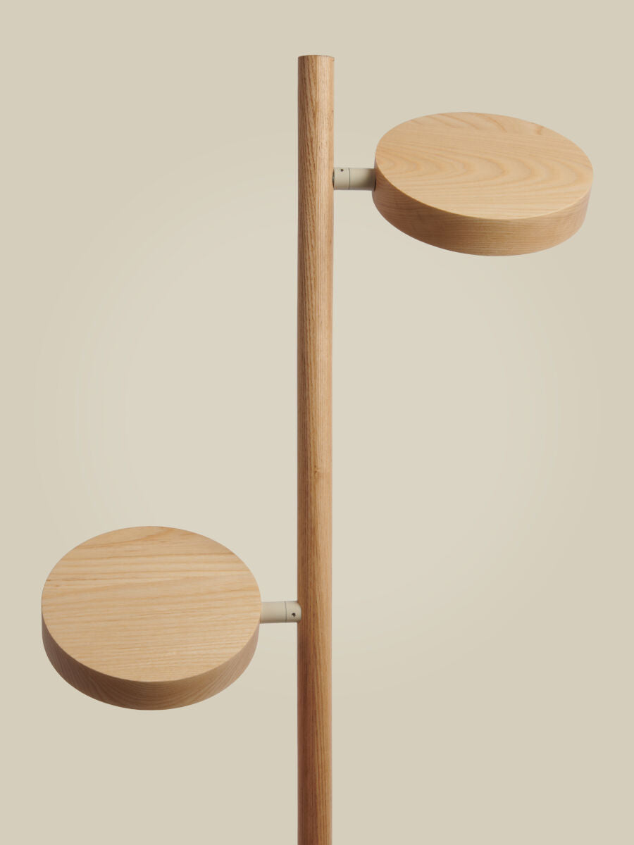 Stehlampe Okinawa Eschenholz LED 2 Schirme – GOOD&MOJO | Taiga
