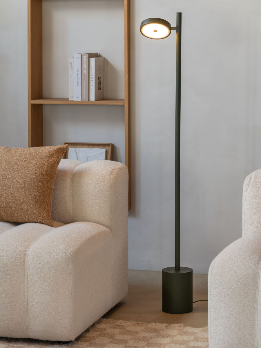 Stehlampe Okinawa Eschenholz LED – GOOD&MOJO | Taiga
