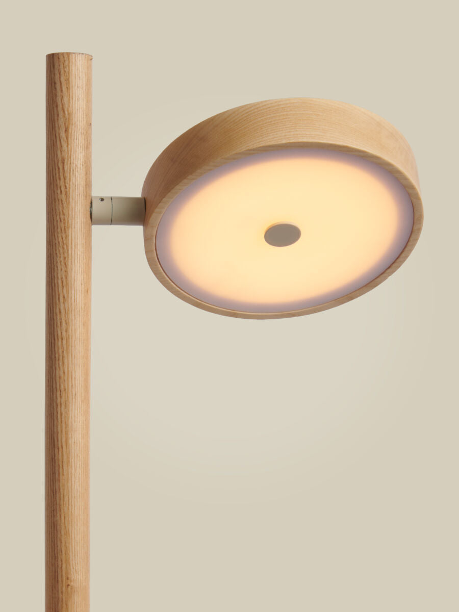 Stehlampe Okinawa Eschenholz LED – GOOD&MOJO | Taiga