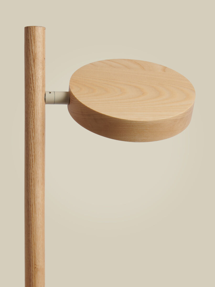 Stehlampe Okinawa Eschenholz LED – GOOD&MOJO | Taiga