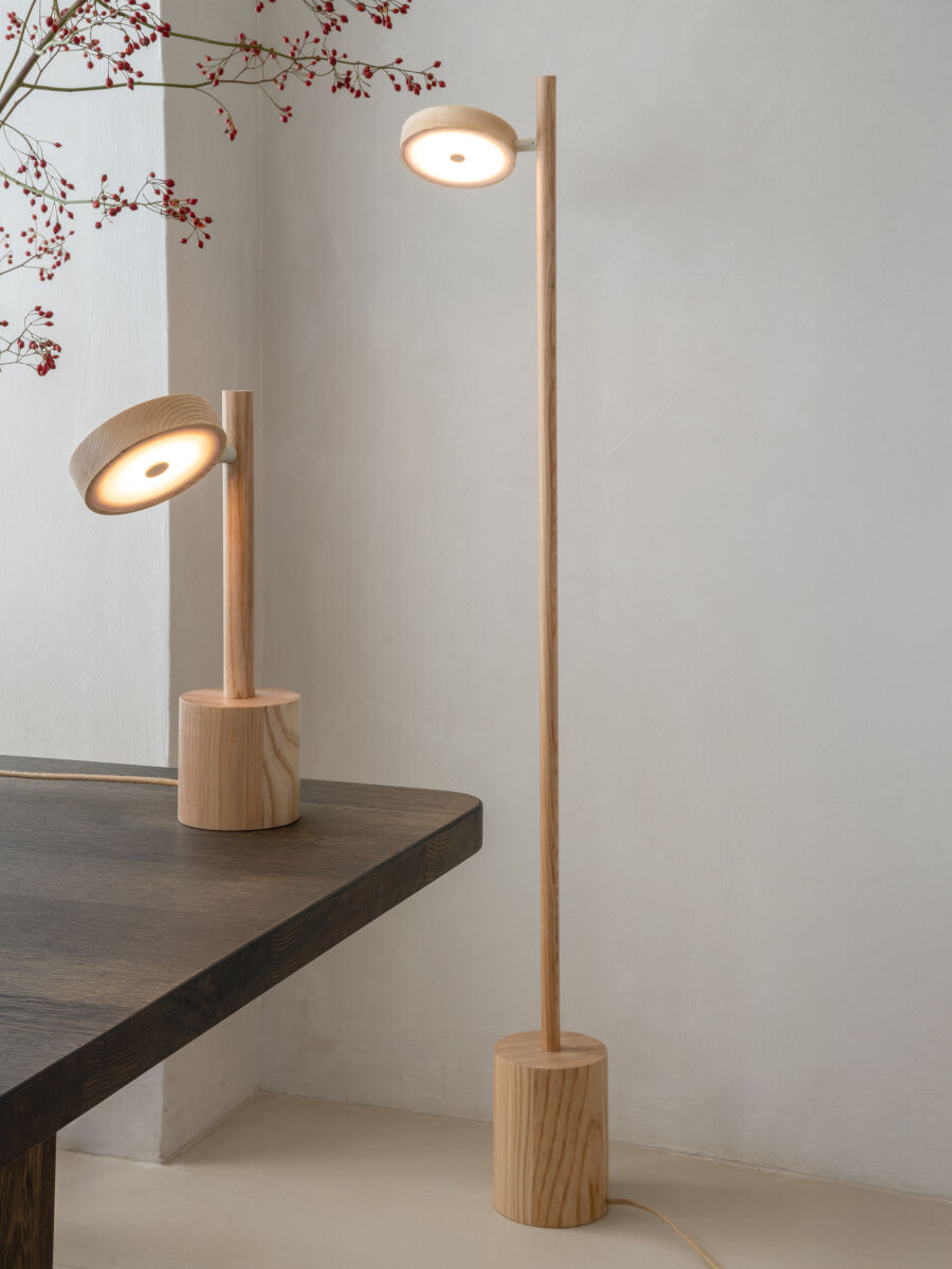 Stehlampe Okinawa Eschenholz LED – GOOD&MOJO | Taiga