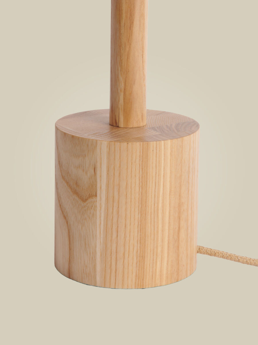 Tischlampe Okinawa Eschenholz LED – GOOD&MOJO | Taiga