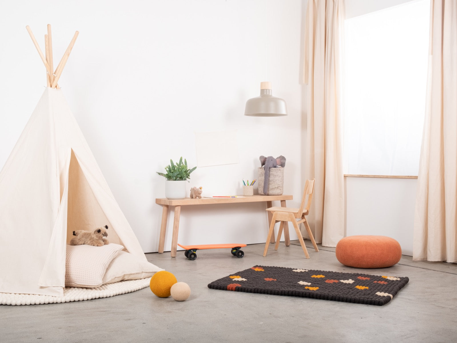 myfelt Terra Coal Filzkugelteppich Grau, Braun aus Schurwolle – Bild 6