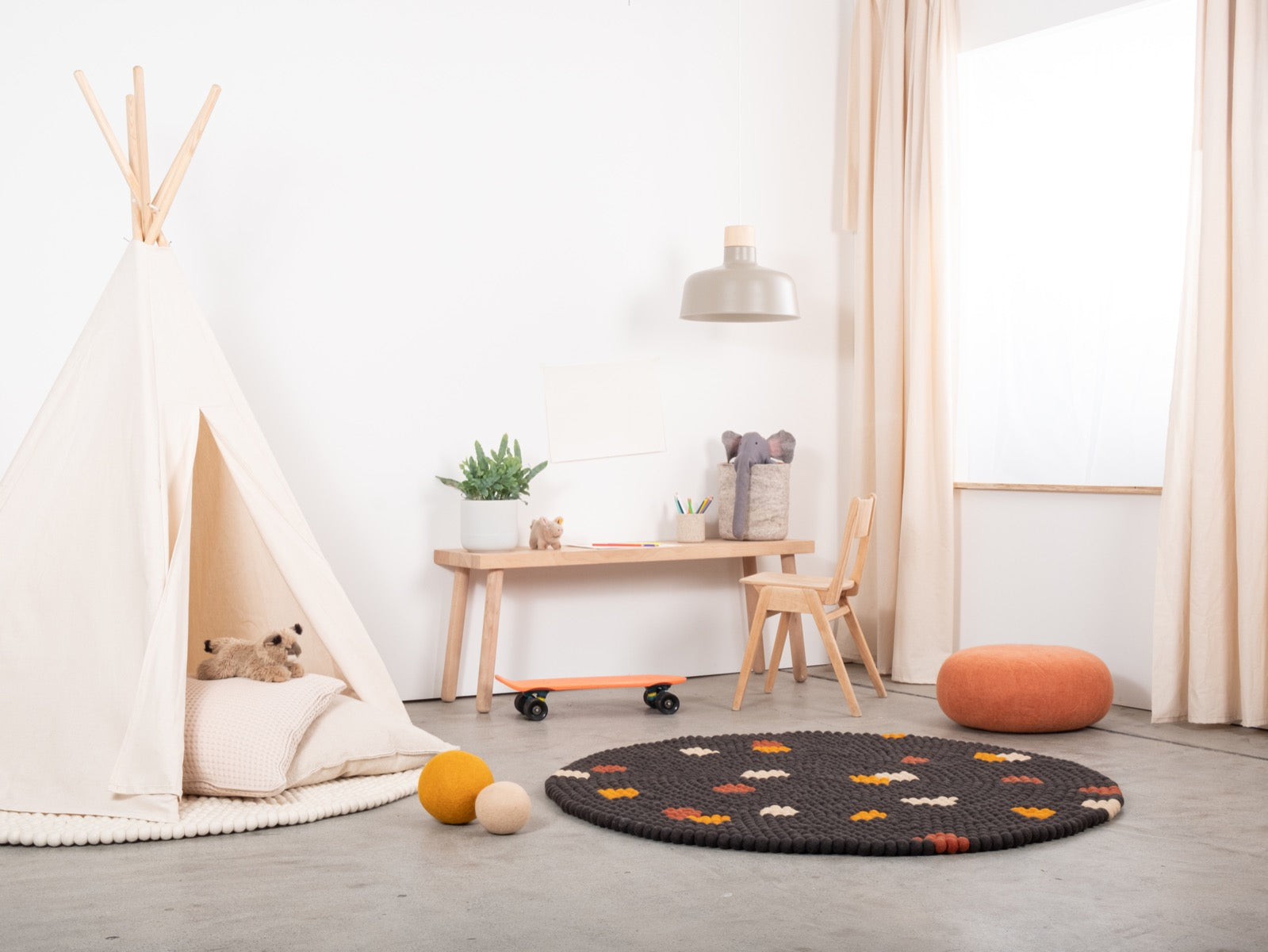 myfelt Terra Coal Filzkugelteppich Grau, Braun aus Schurwolle – Bild 6