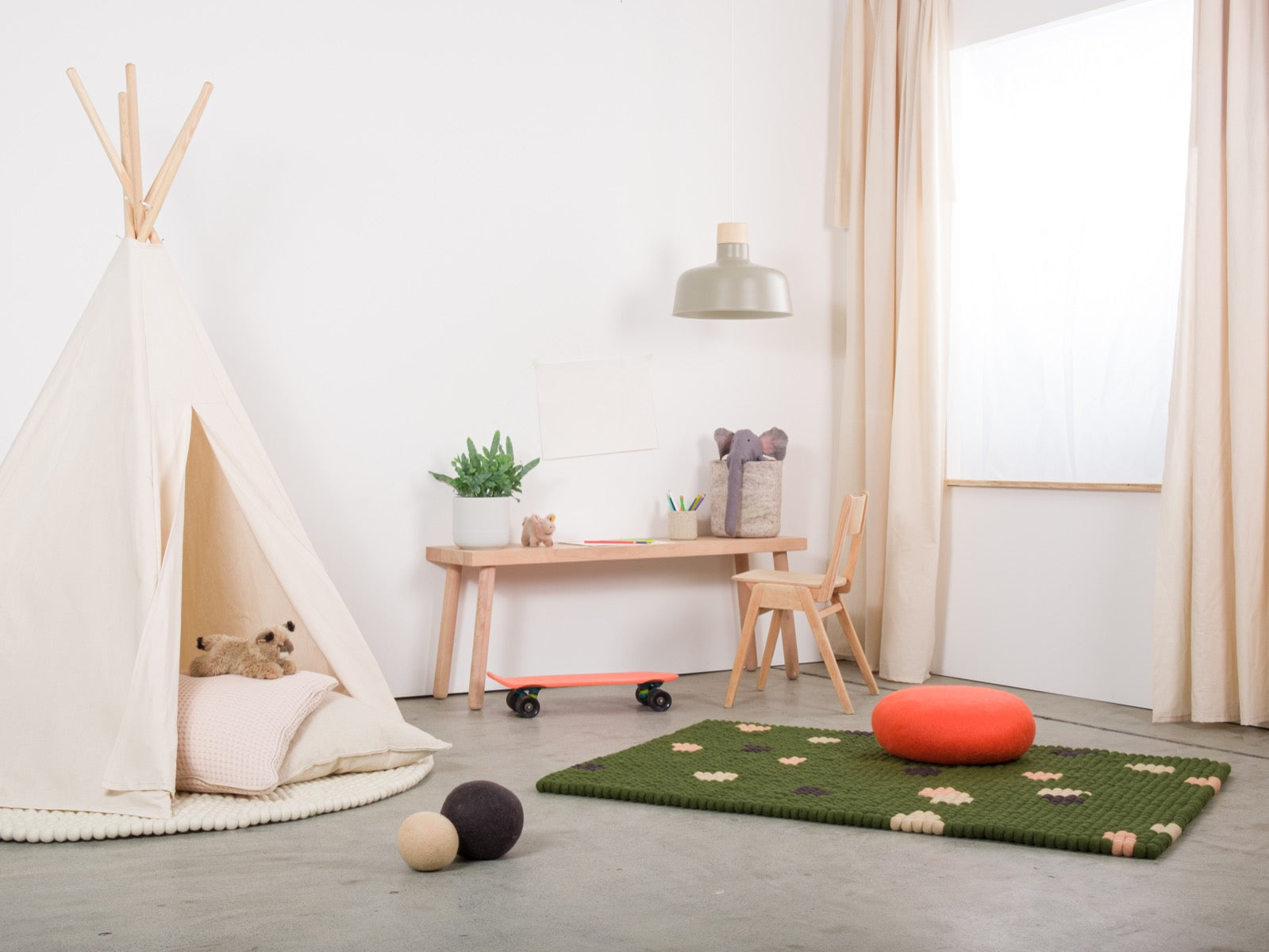 myfelt Terra Moss Filzkugelteppich Grün, Braun aus Schurwolle – Bild 6
