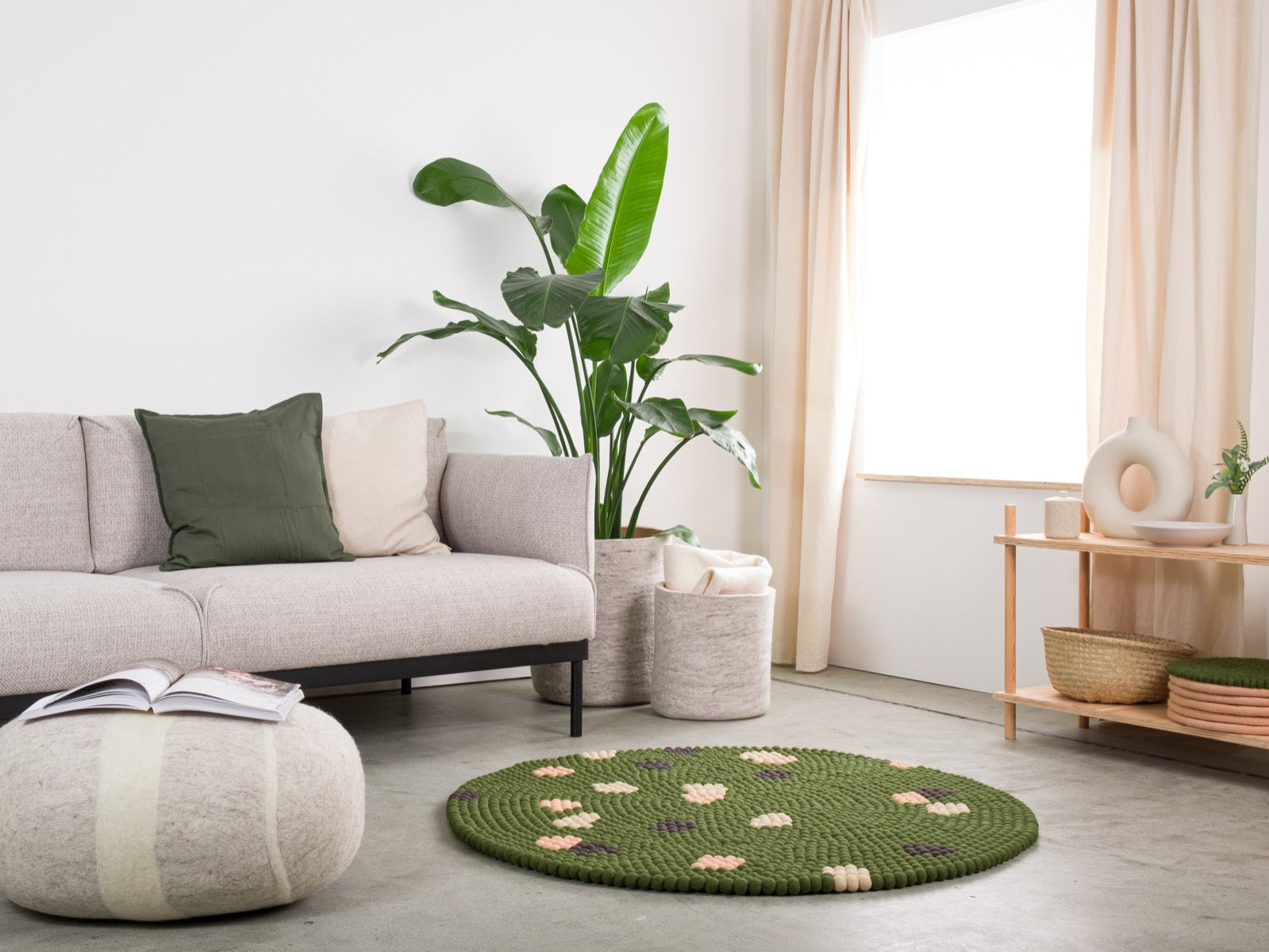 myfelt Terra Moss Filzkugelteppich Grün, Braun aus Schurwolle – Bild 7