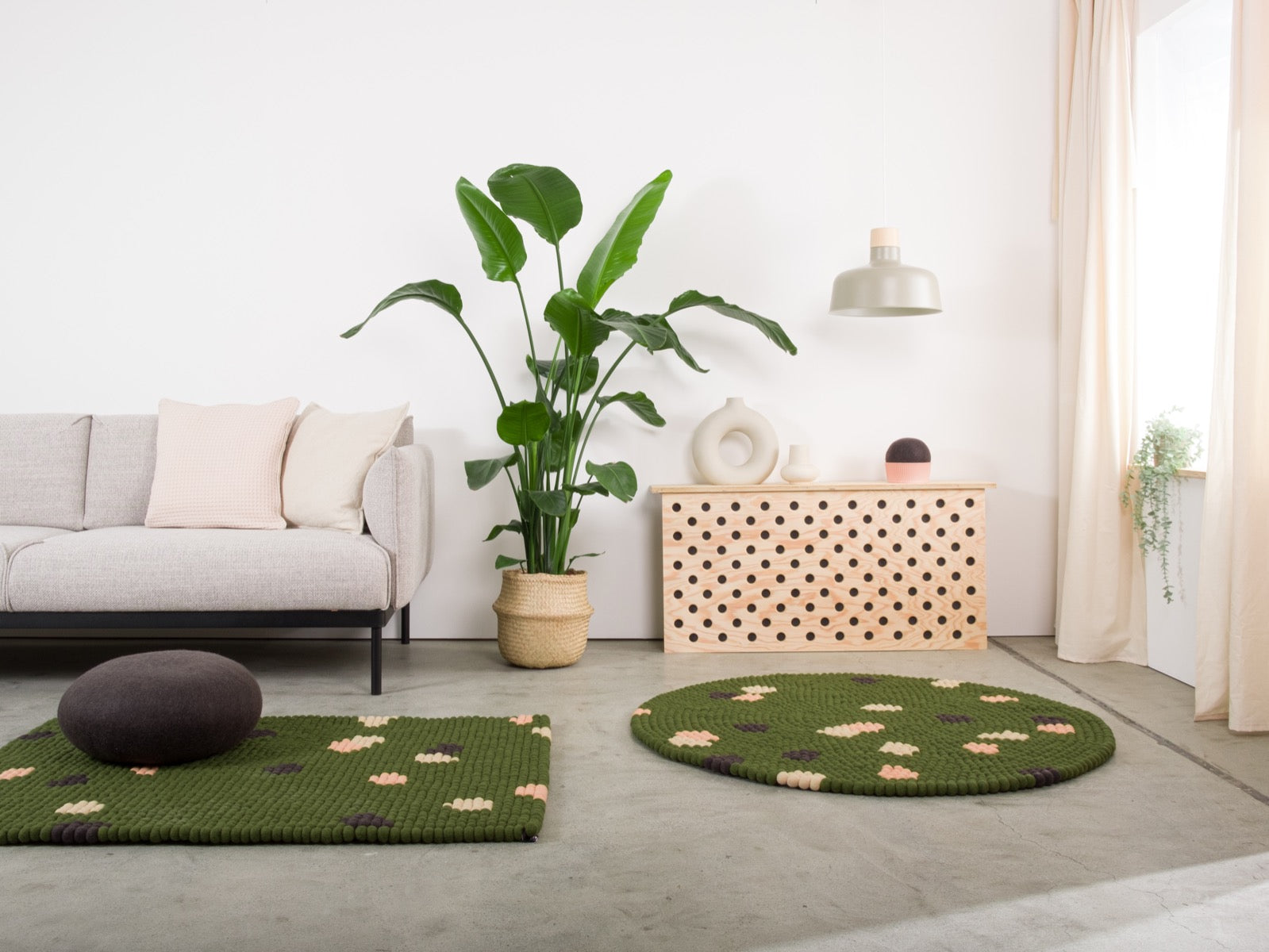 myfelt Terra Moss Filzkugelteppich Grün, Braun aus Schurwolle – Bild 8