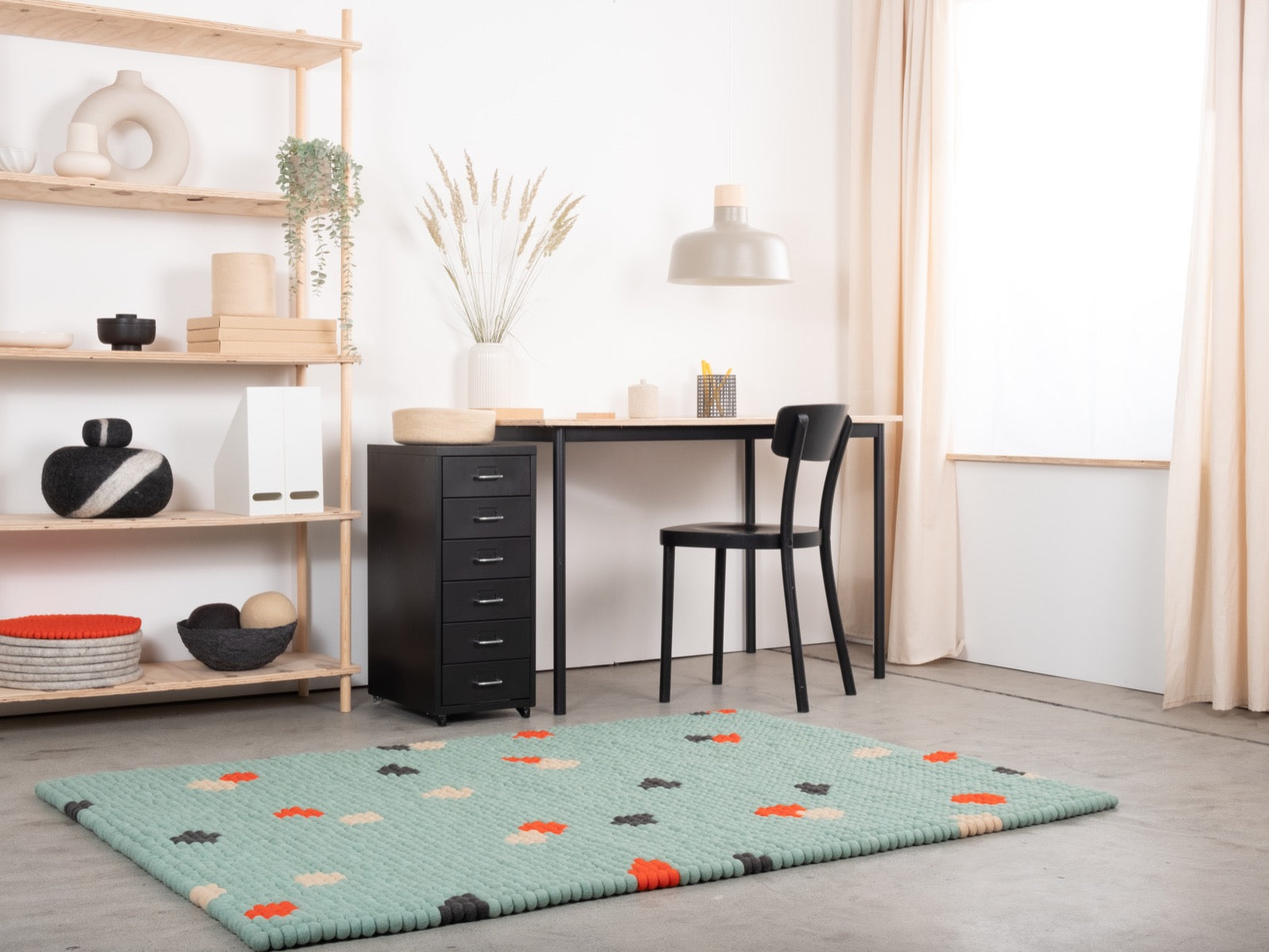myfelt Terra Ocean Filzkugelteppich Blau, Braun aus Schurwolle – Bild 5
