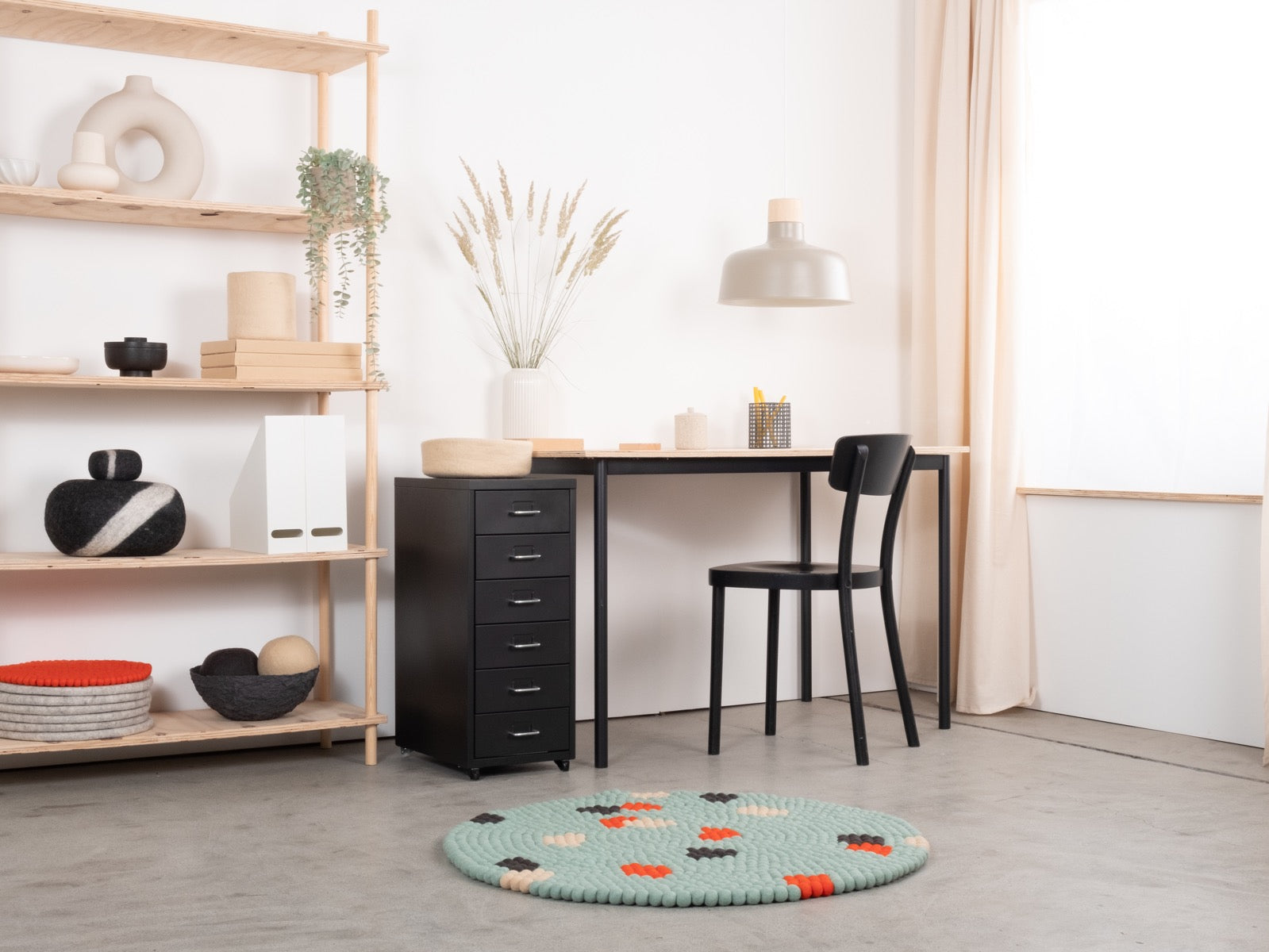 myfelt Terra Ocean Filzkugelteppich Blau, Braun aus Schurwolle – Bild 5