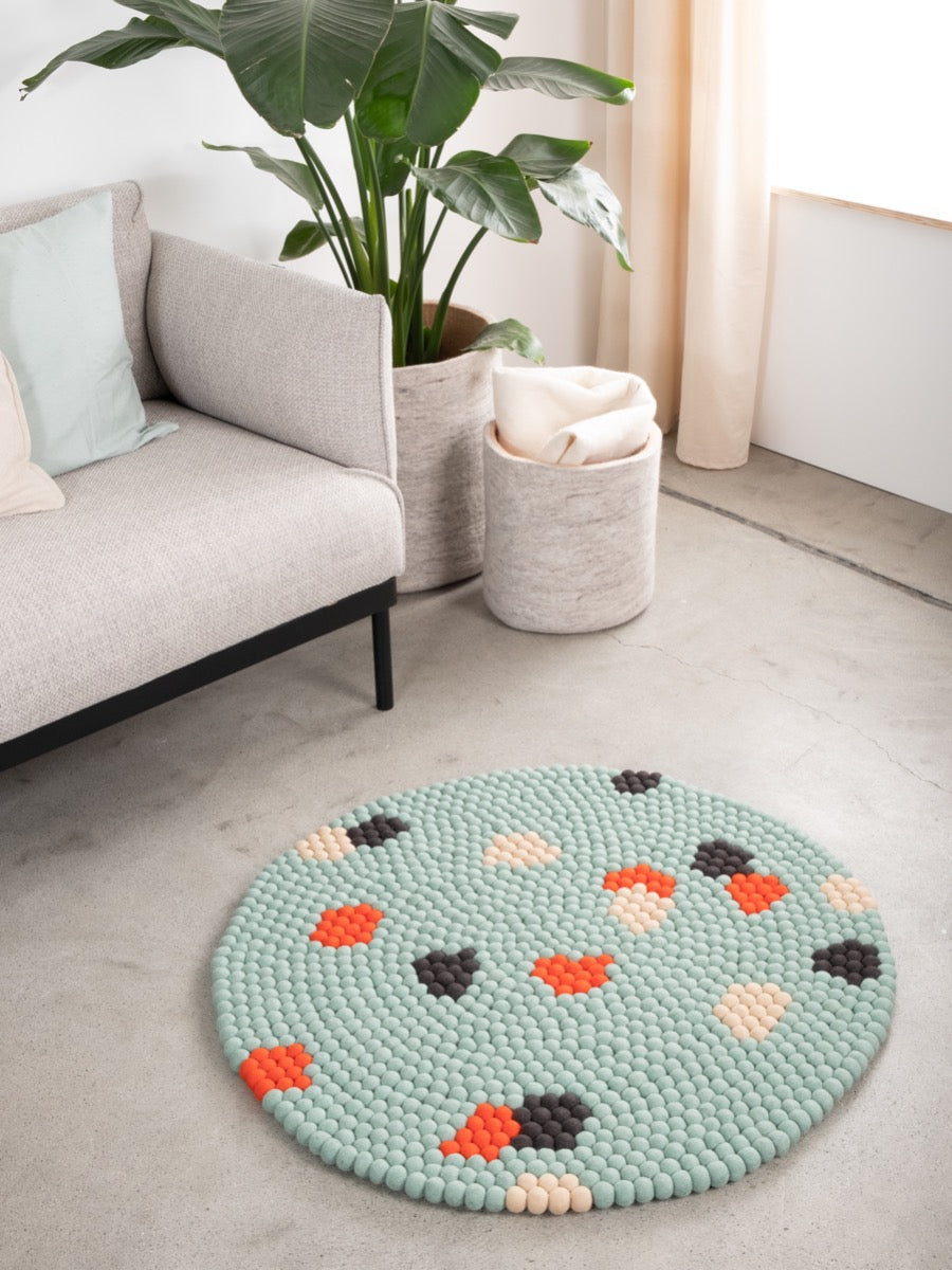 myfelt Terra Ocean Filzkugelteppich Blau, Braun aus Schurwolle – Bild 2