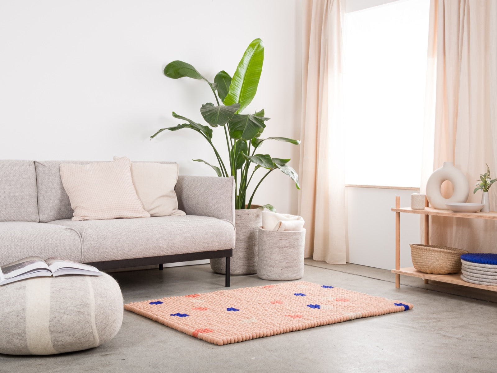 myfelt Terra Rose Filzkugelteppich Braun, Rosa aus Schurwolle – Bild 7