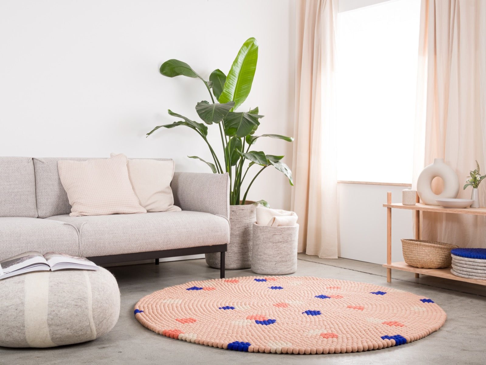 myfelt Terra Rose Filzkugelteppich Braun, Rosa aus Schurwolle – Bild 7
