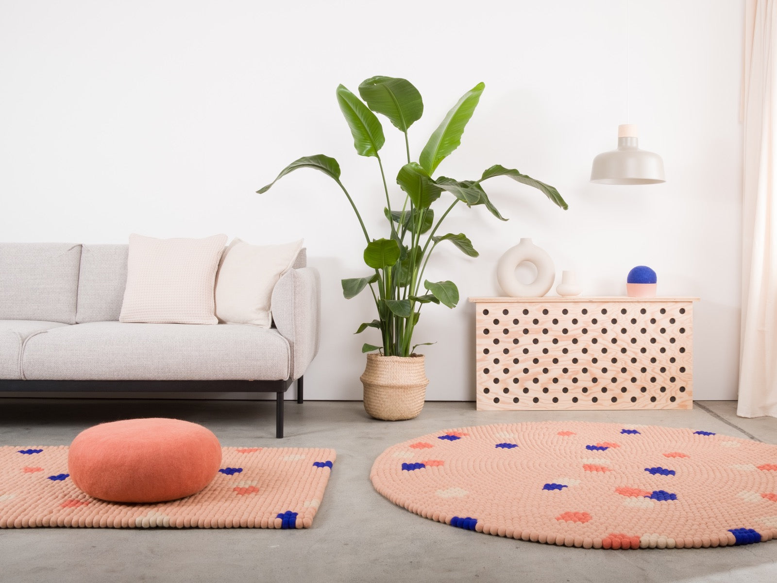myfelt Terra Rose Filzkugelteppich Braun, Rosa aus Schurwolle – Bild 8