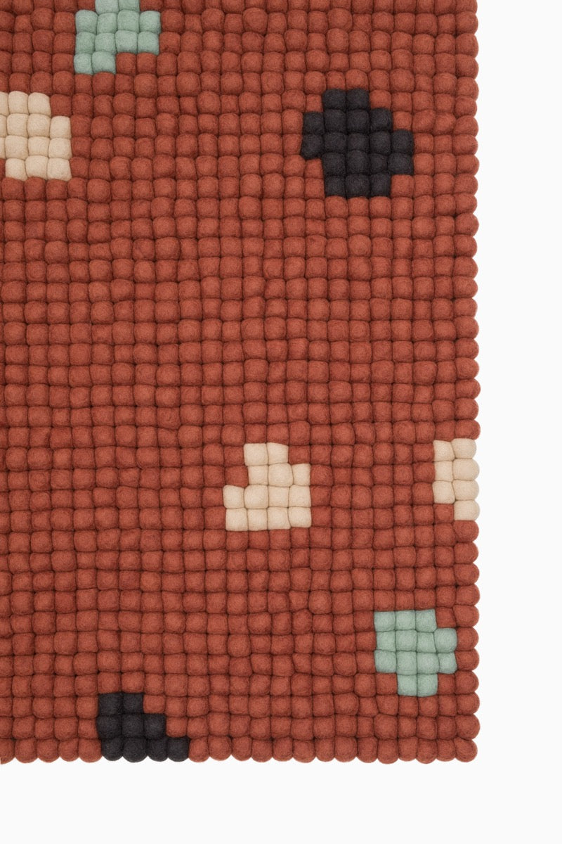 myfelt Terra Rust Filzkugelteppich Grau, Beige, Braun aus Schurwolle – Bild 4