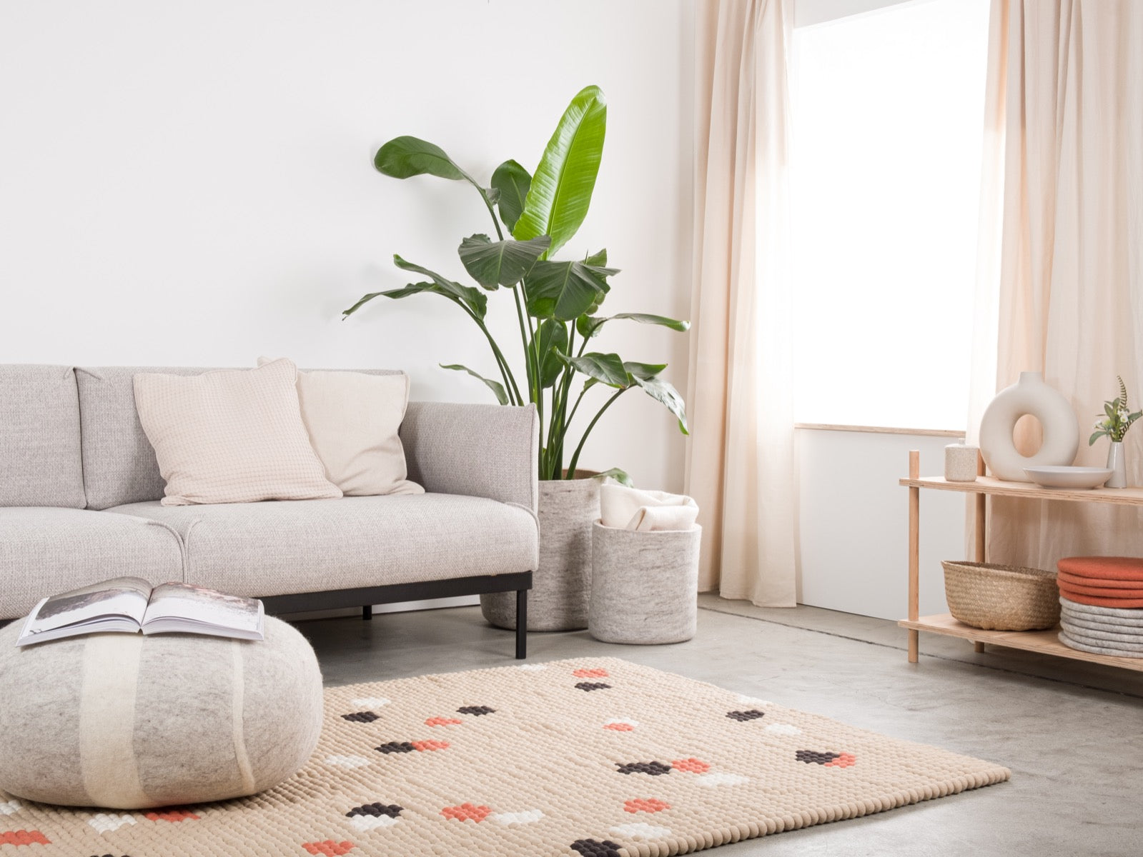 myfelt Terra Sand Filzkugelteppich Beige, Braun aus Schurwolle – Bild 7