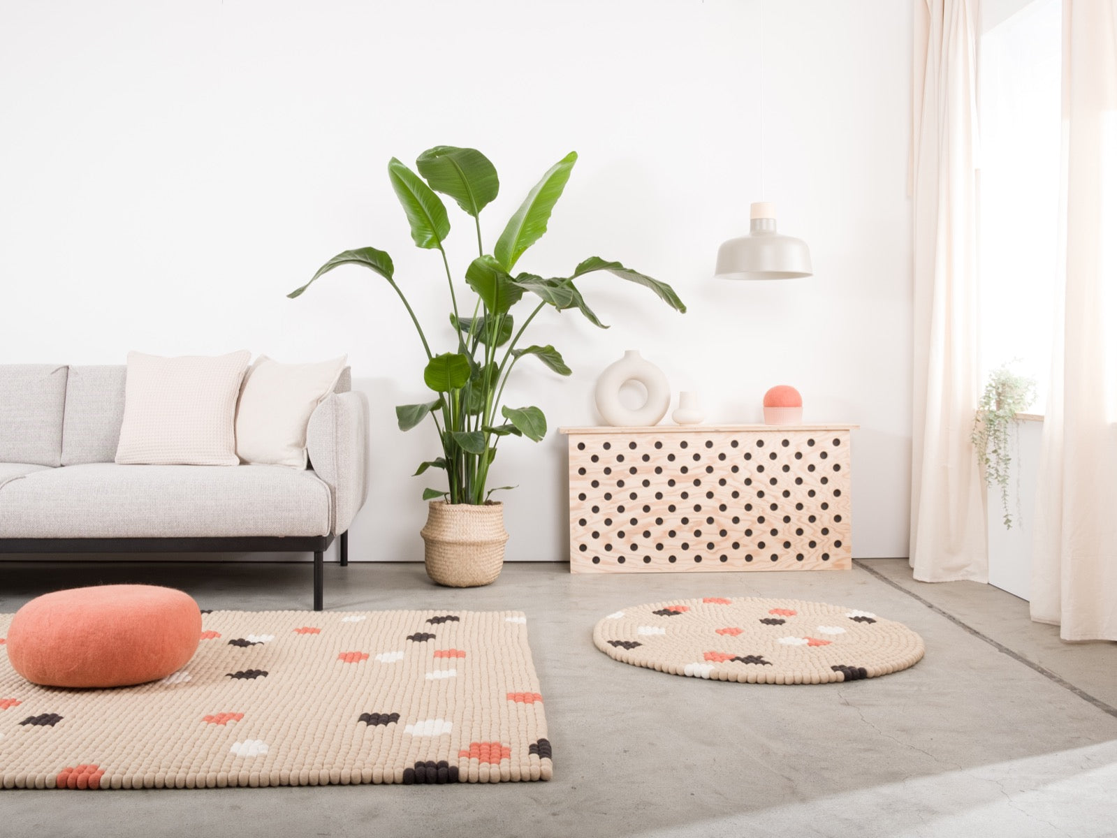 myfelt Terra Sand Filzkugelteppich Beige, Braun aus Schurwolle – Bild 8