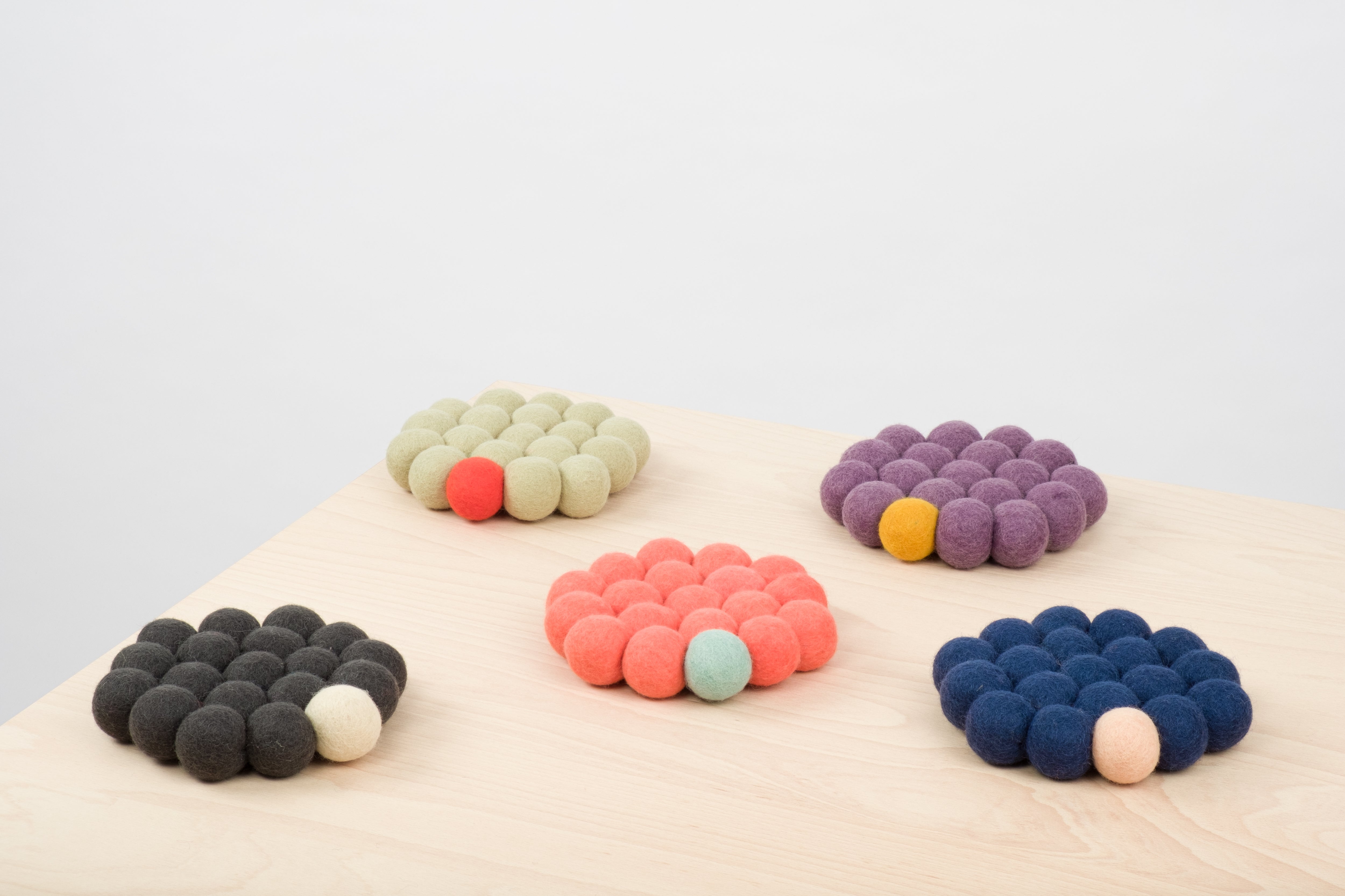 myfelt Alva Big One Untersetzer Blau aus Schurwolle – Bild 7
