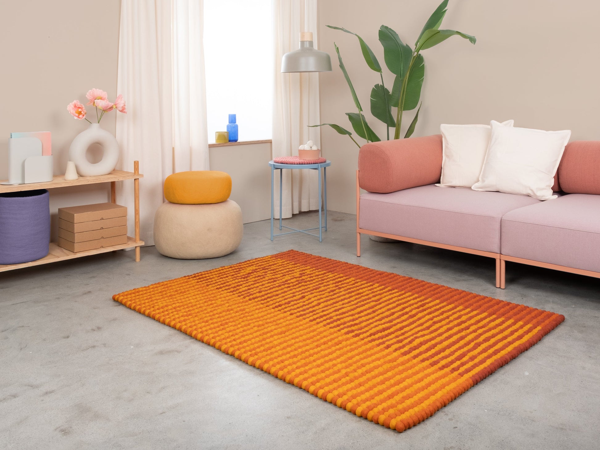 myfelt Dawn Filzkugelteppich Orange aus Schurwolle – Bild 5