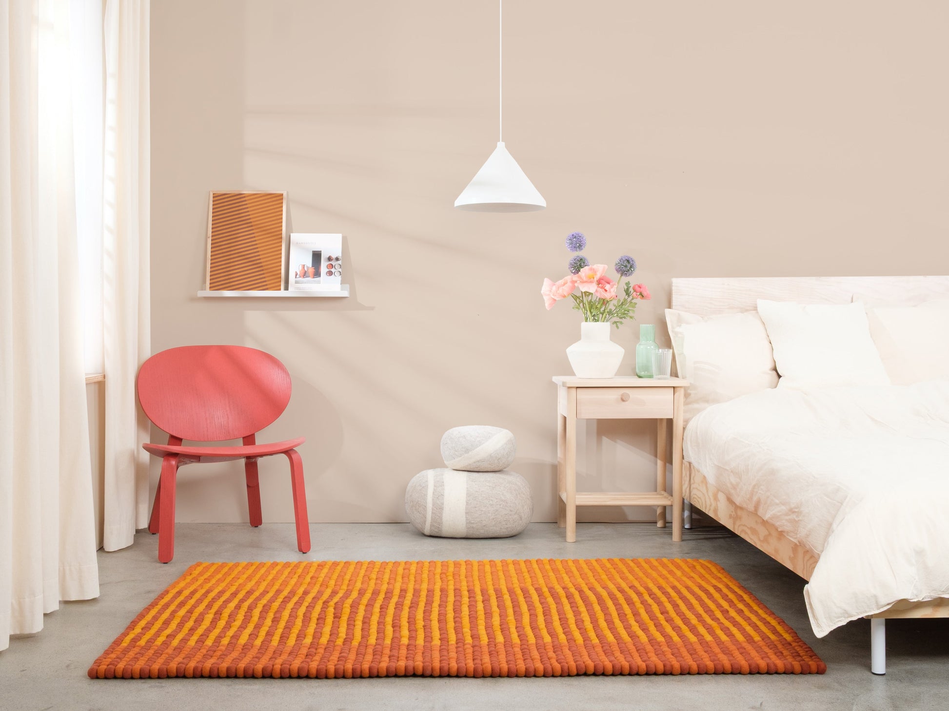 myfelt Dawn Filzkugelteppich Orange aus Schurwolle – Bild 6