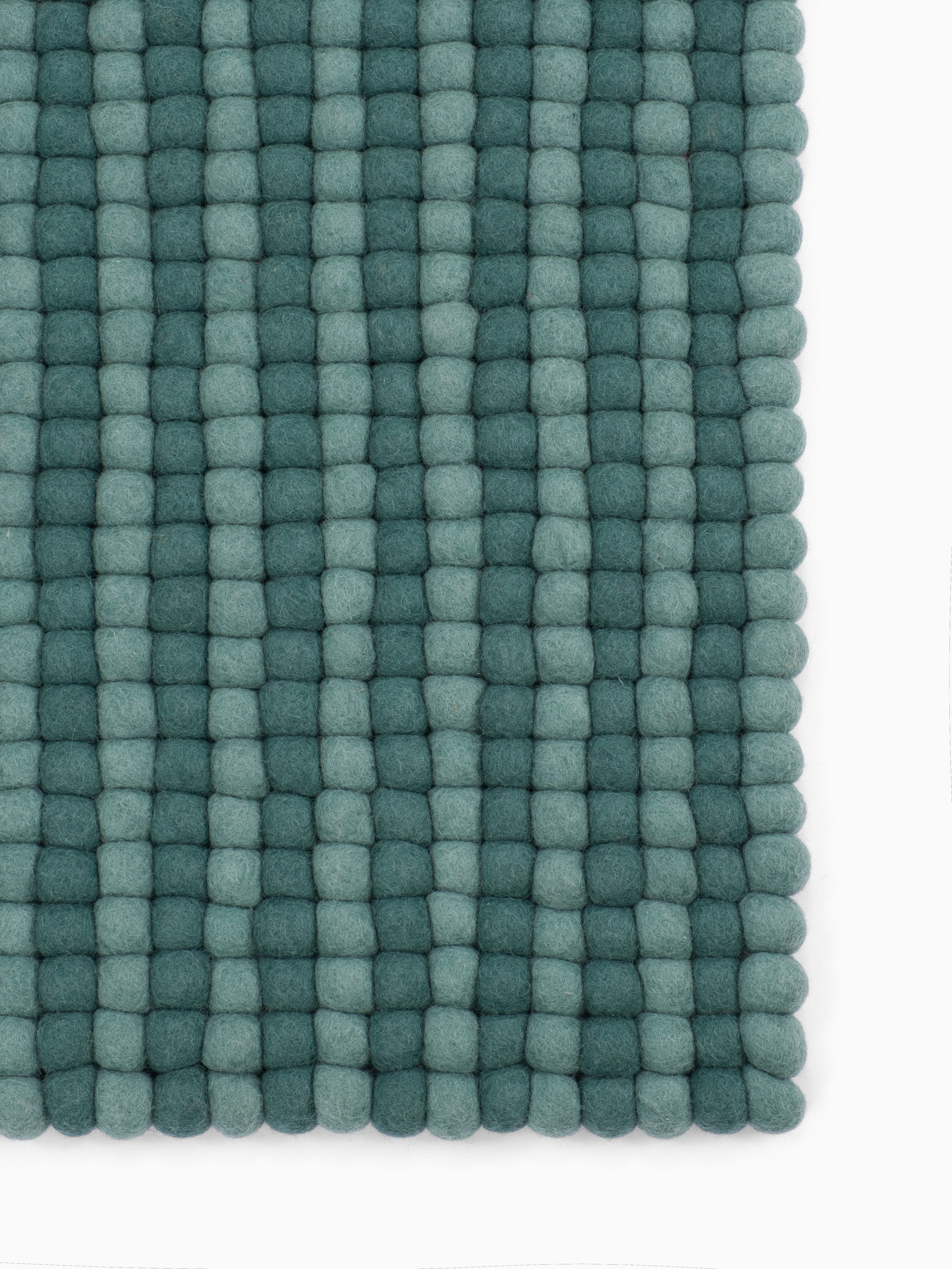 myfelt Sage Filzkugelteppich Grün, Beige aus Schurwolle – Bild 8