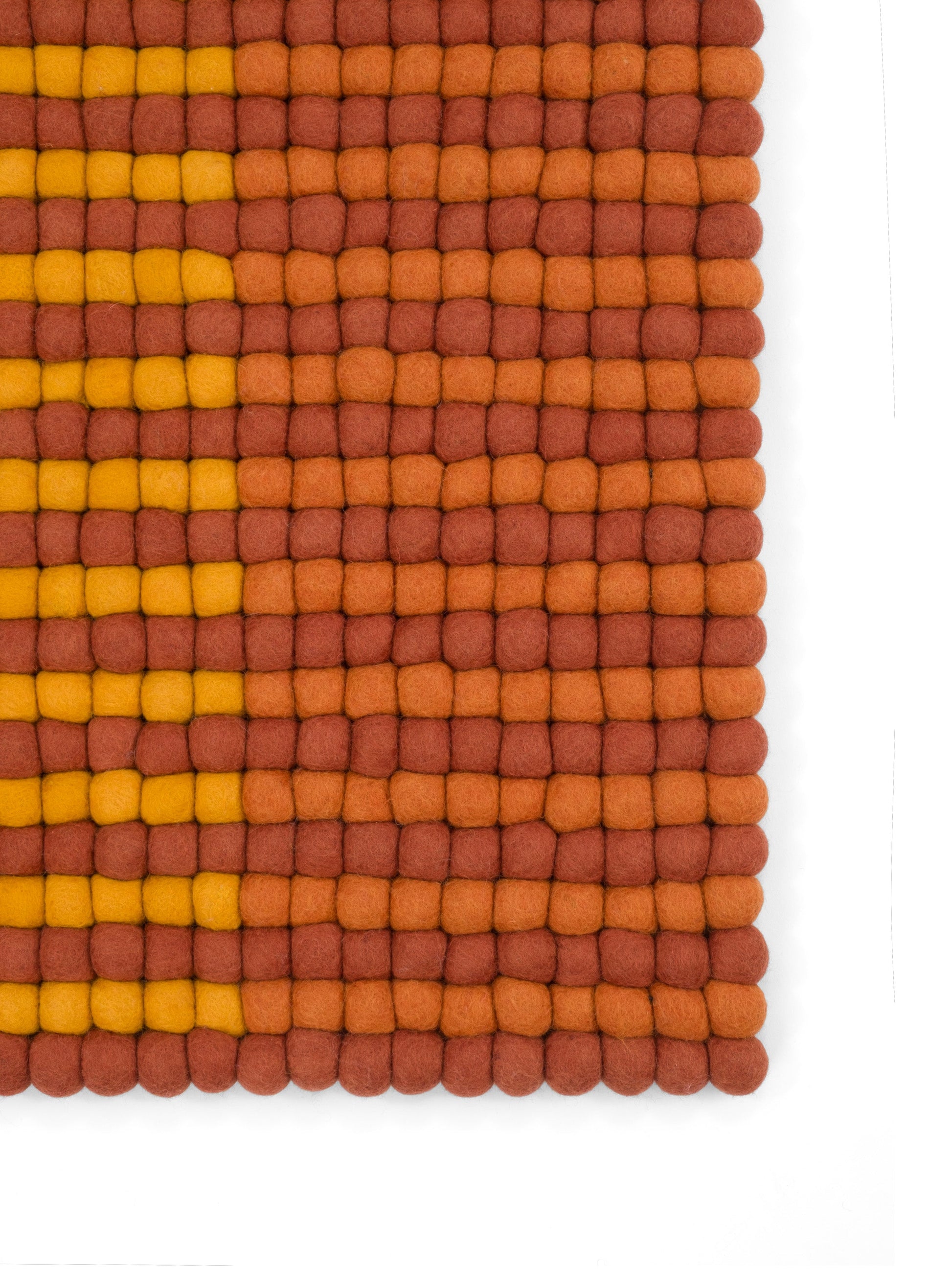 myfelt Dawn Filzkugelteppich Orange aus Schurwolle – Bild 8
