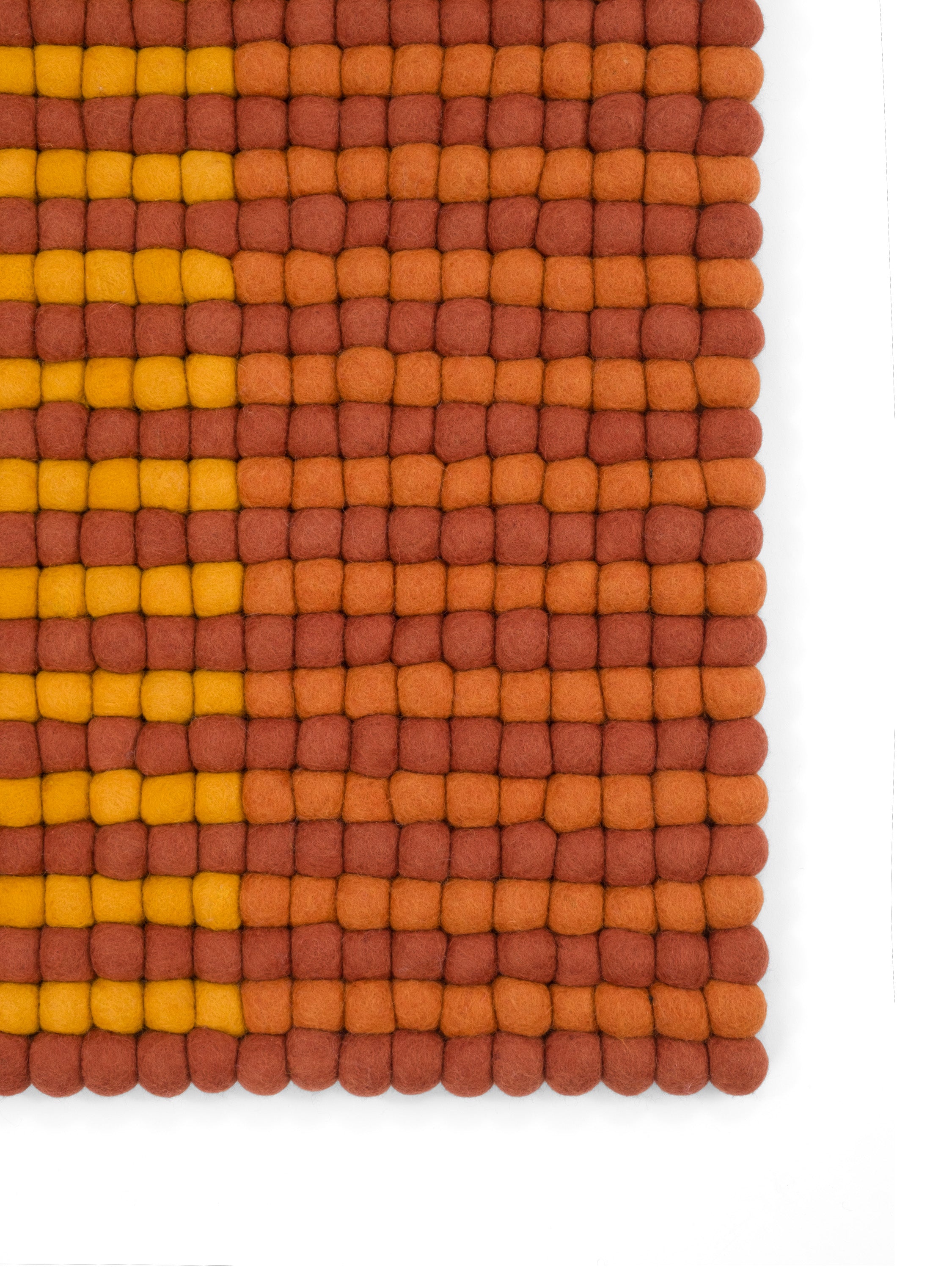 myfelt Dawn Filzkugelteppich Orange aus Schurwolle – Bild 8