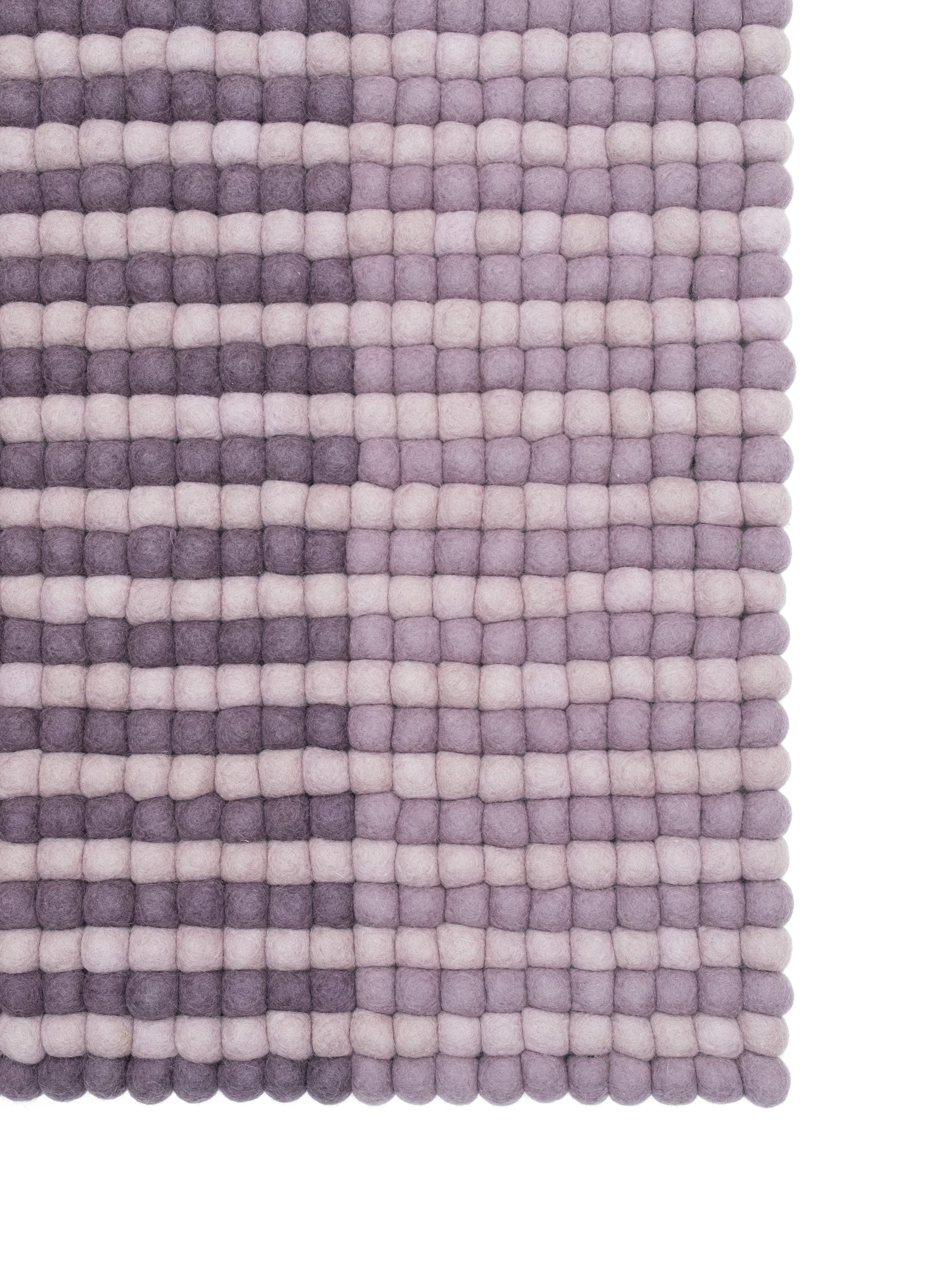 myfelt Fade Filzkugelteppich Lila aus Schurwolle – Bild 8