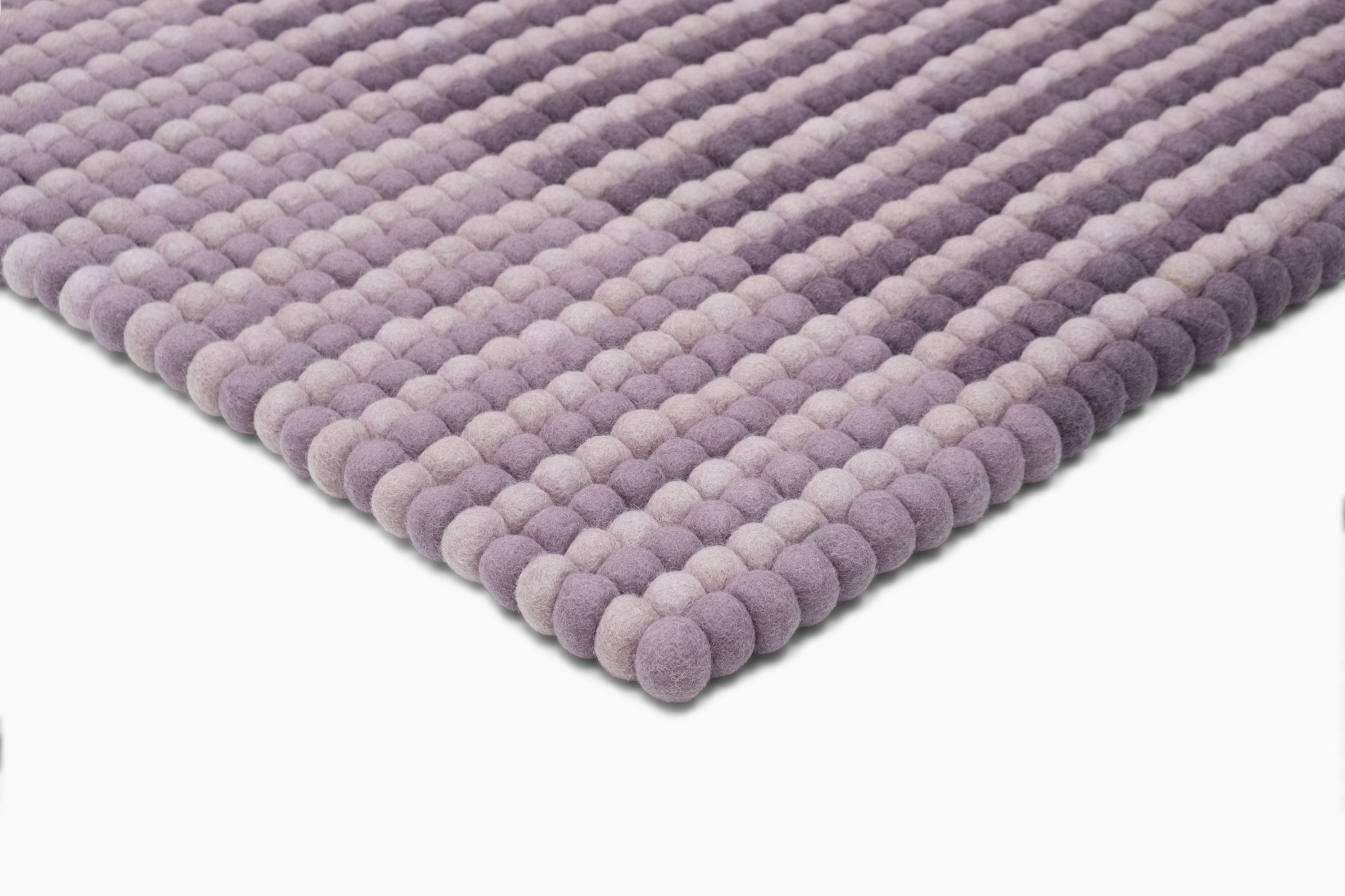 myfelt Fade Filzkugelteppich Lila aus Schurwolle – Bild 7