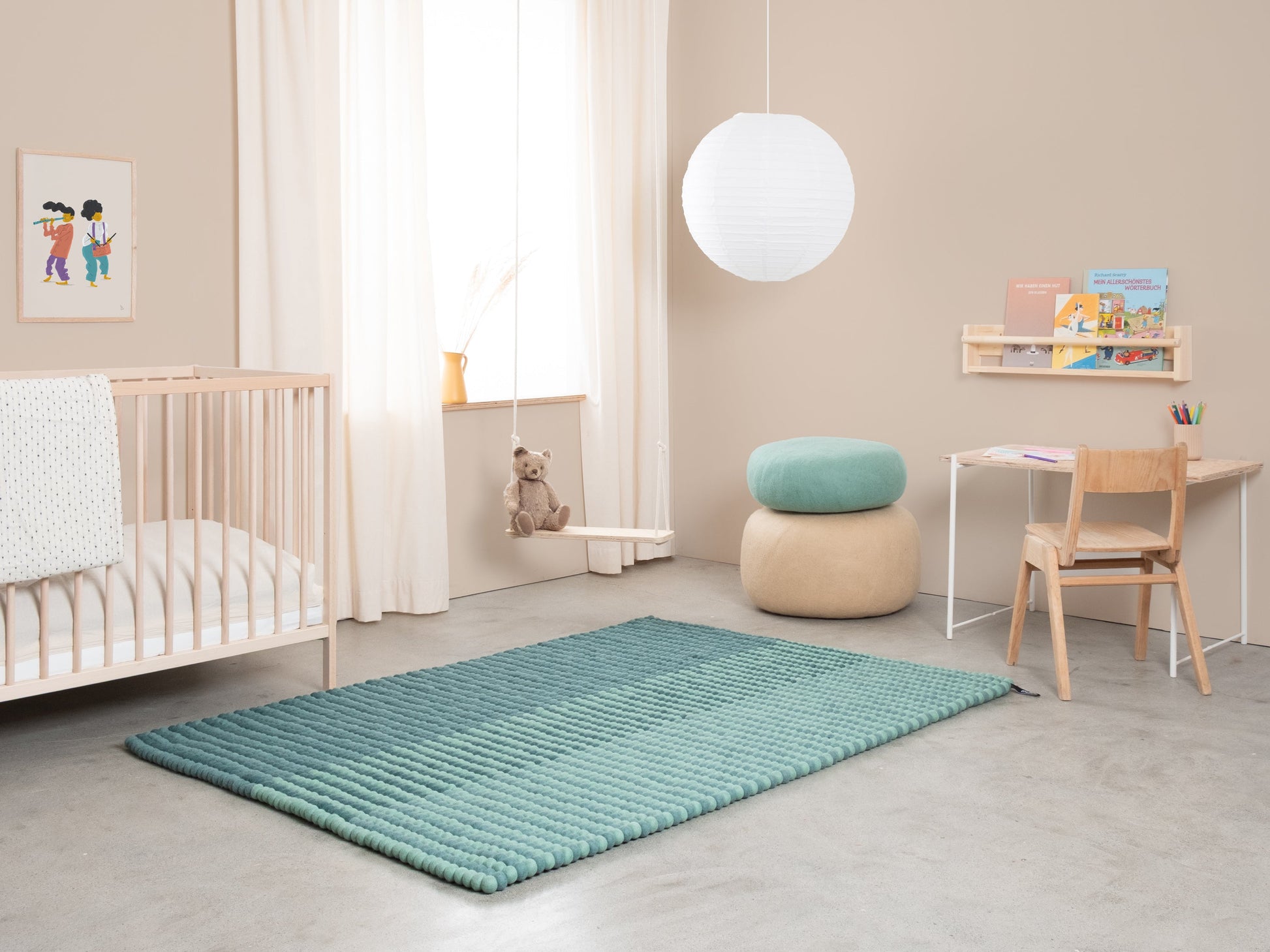 myfelt Sage Filzkugelteppich Grün, Beige aus Schurwolle – Bild 3