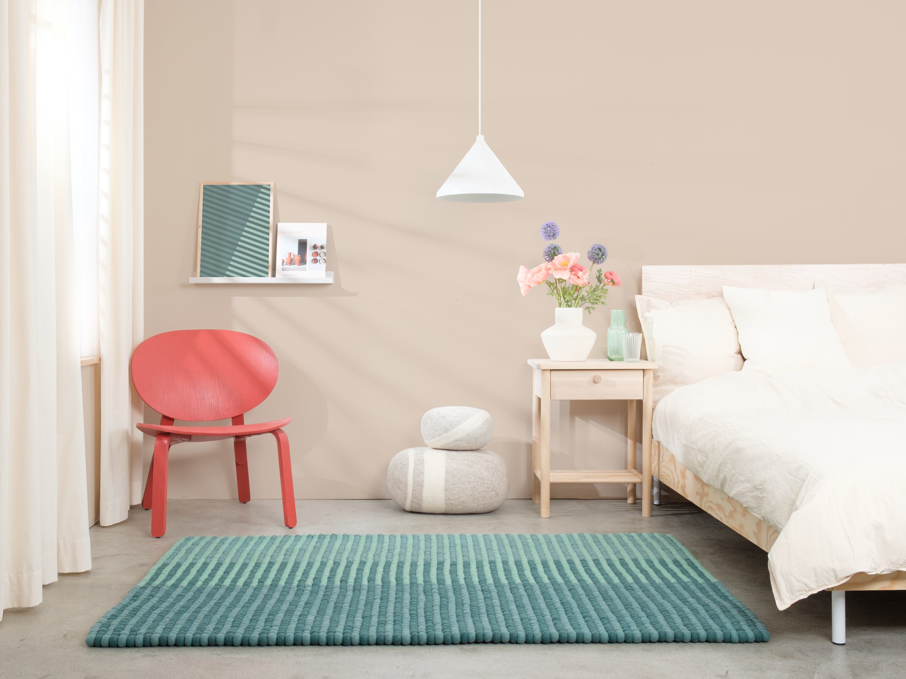 myfelt Sage Filzkugelteppich Grün, Beige aus Schurwolle – Bild 5