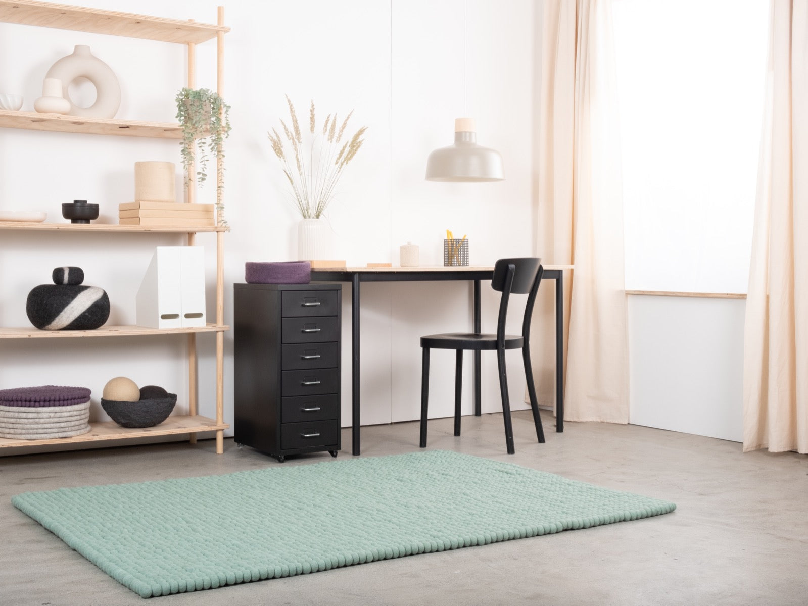 myfelt Fine Filzkugelteppich Blau aus Schurwolle – Bild 6