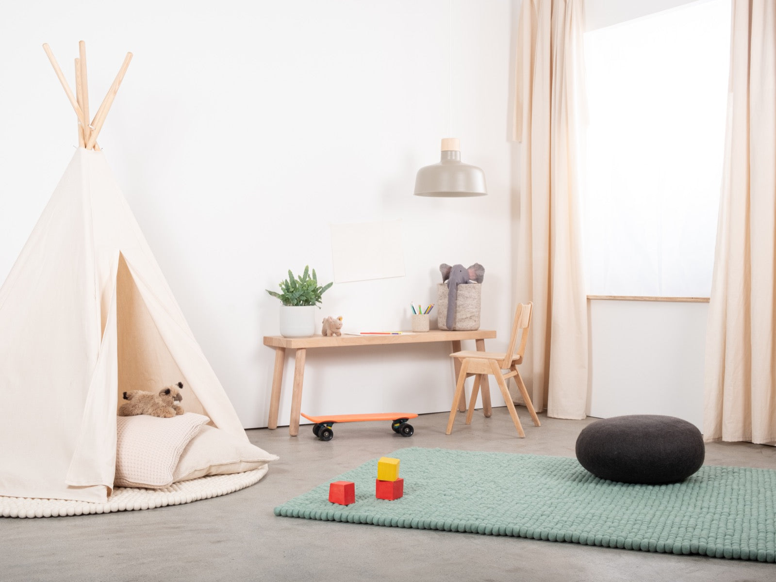 myfelt Fine Filzkugelteppich Blau aus Schurwolle – Bild 8